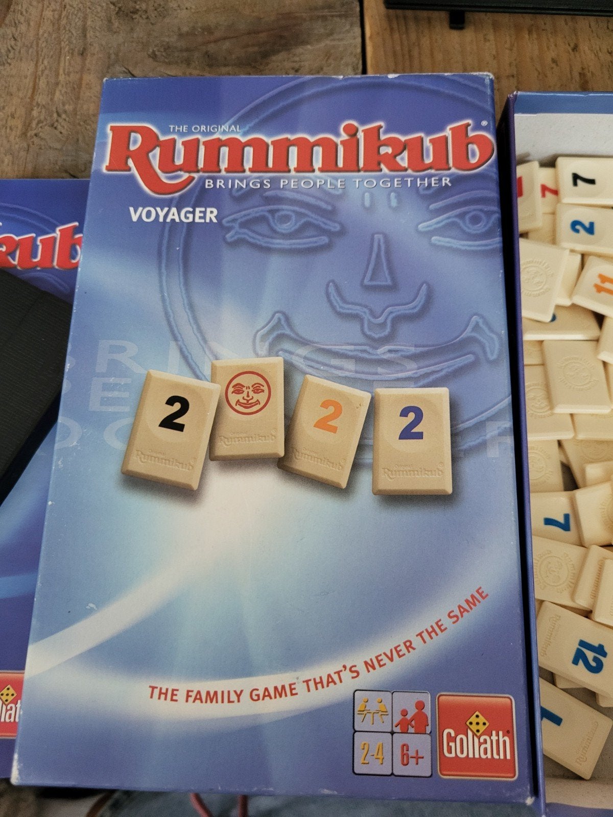 Rummikub Voyager - Compleet op 3 pootjes na, Drie of vier spelers, Ophalen of Verzenden, Gebruikt, Goliath