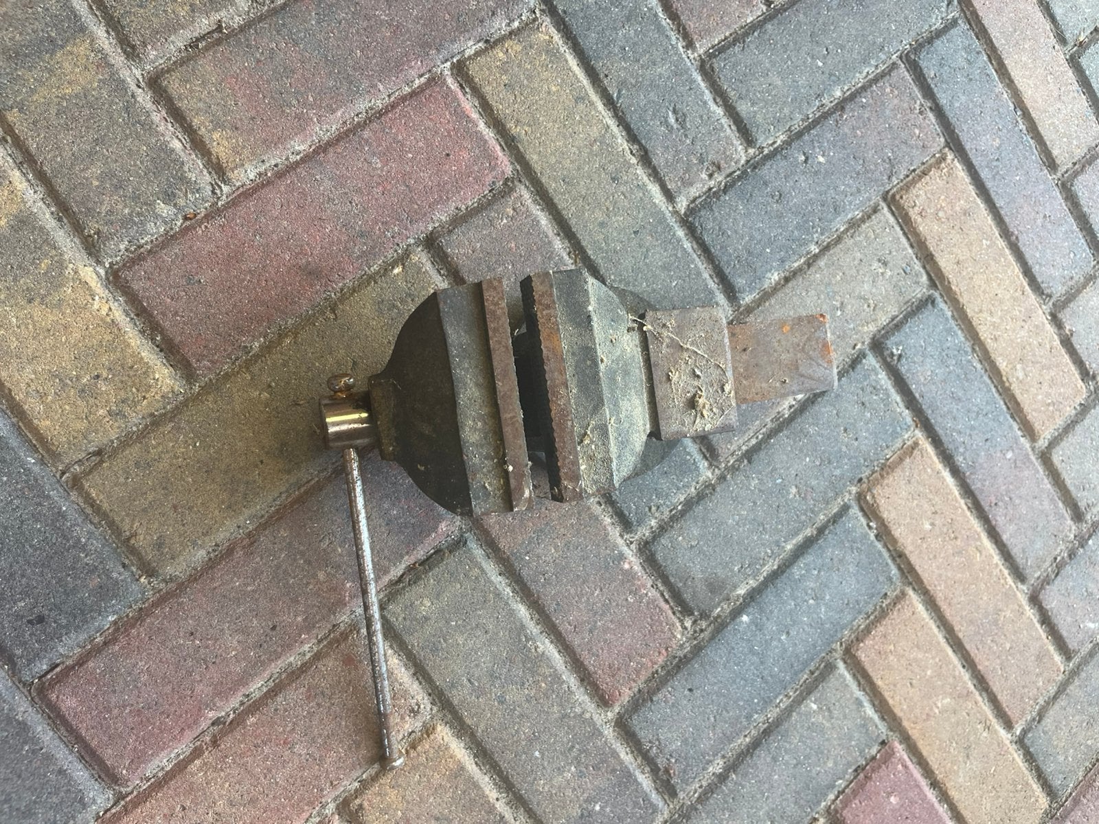 Bankschroef 10 cm, Ophalen of Verzenden, Gebruikt