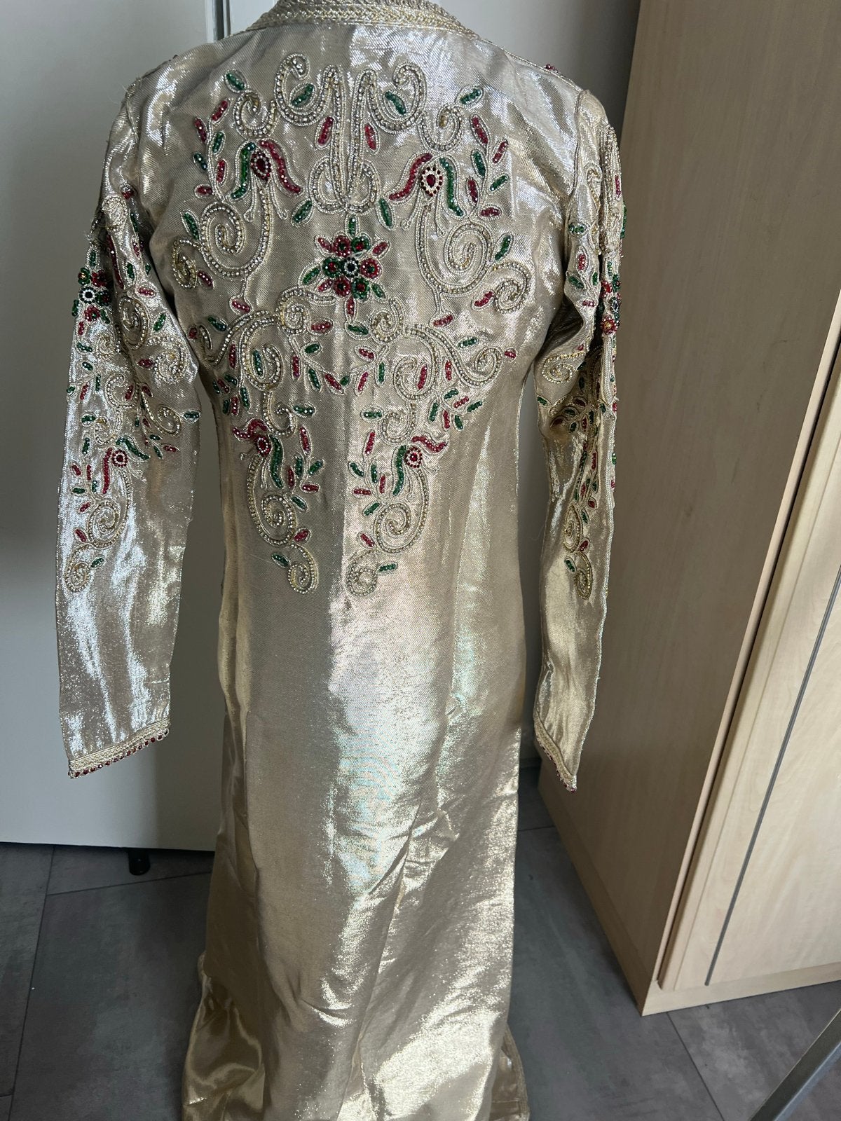 Prachtige gouden Galajurk / Kaftan met borduursels, Galajurk, Ophalen of Verzenden, Zo goed als nieuw, Maat 36 (S)