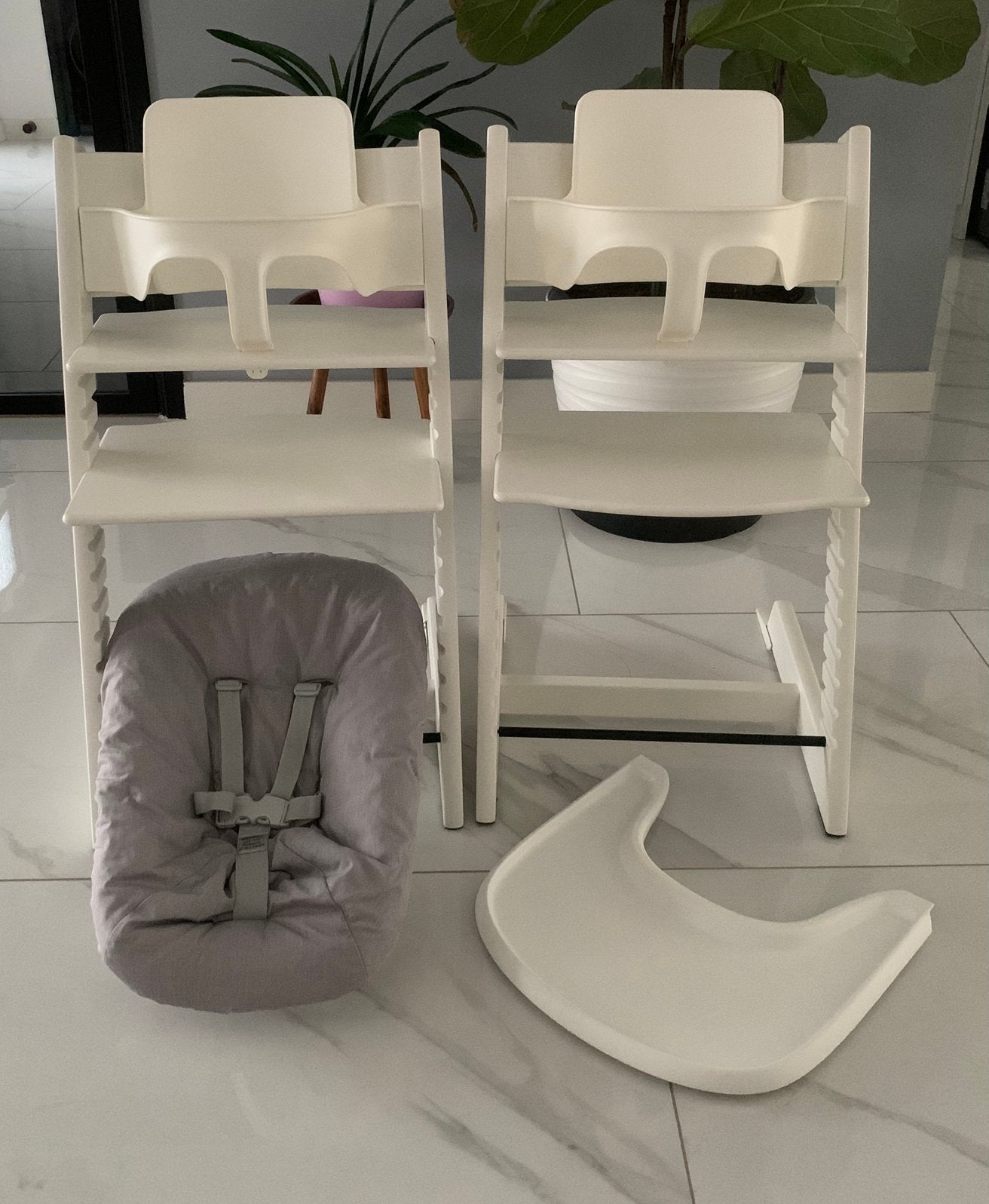 Zeer nette Stokke Wit compleet met Newborn 2 Standen & Blad, Ophalen of Verzenden, Zo goed als nieuw, Meegroeistoel, Afneembaar eetblad