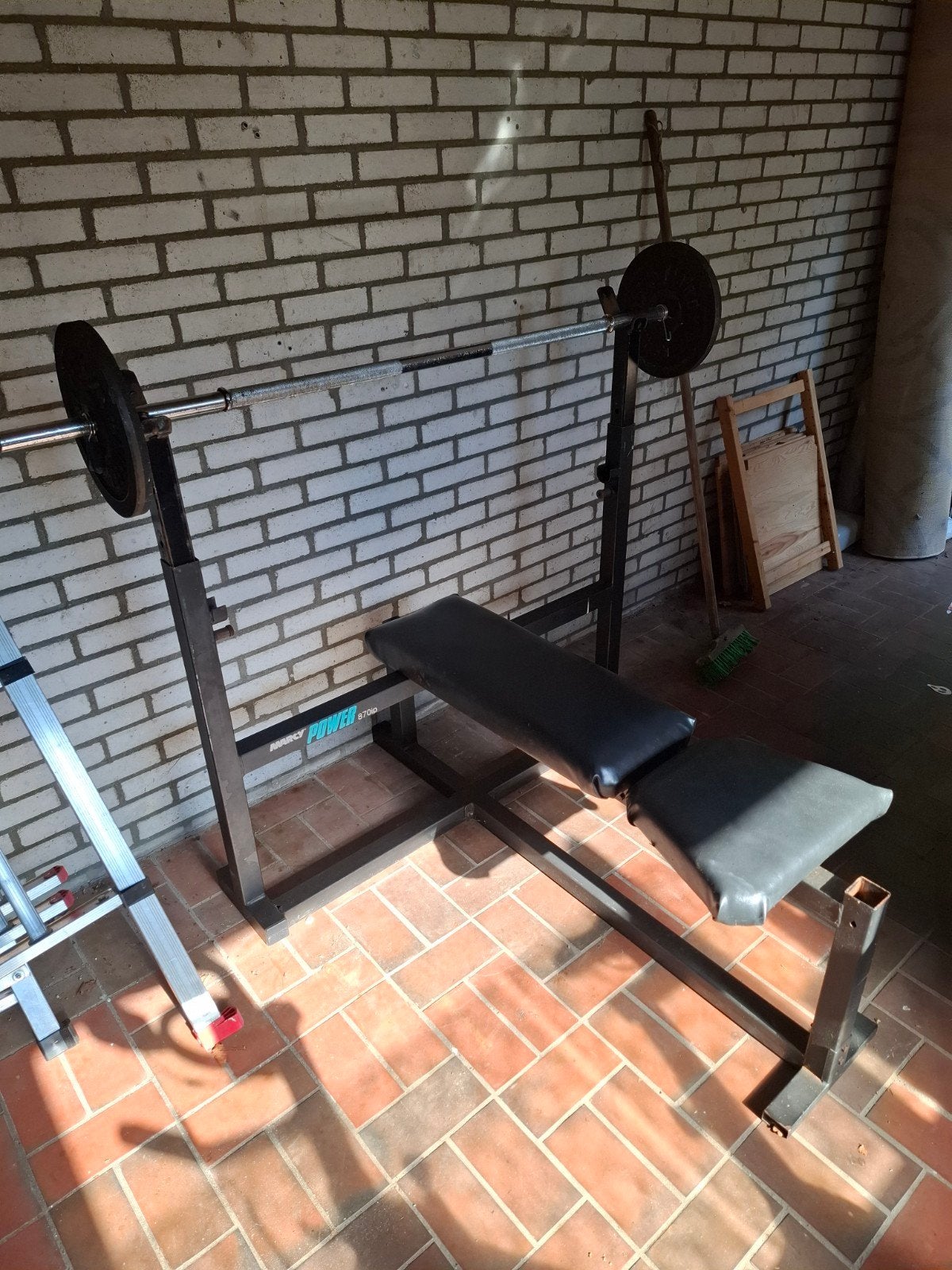 Halter drukbank met gewichten (2x10kg, 2x15kg, 2x20kg), Sport en Fitness, Ophalen, Gebruikt, Krachtstation, Metaal