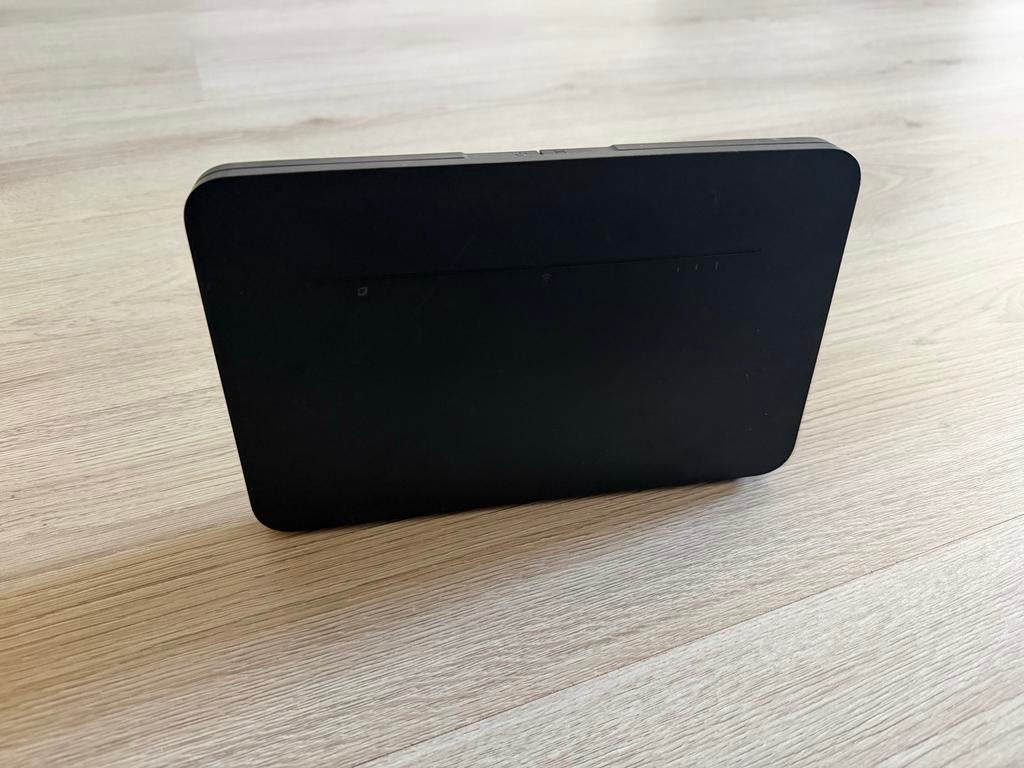 Huawei 4G Router B535-333 met simkaart slot, Ophalen of Verzenden, Zo goed als nieuw, Router met modem
