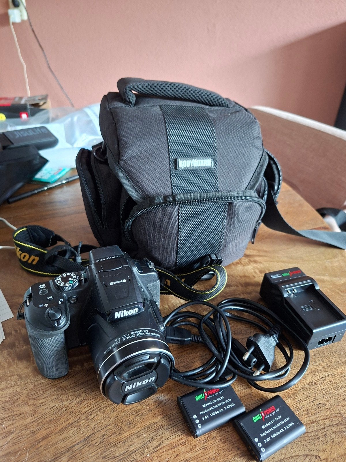 Nikon Coolpix B700 Bridgecamera met tas en accessoires, Audio, Tv en Foto, Fotocamera's Digitaal, Ophalen, Zo goed als nieuw, Ingebouwde flitser