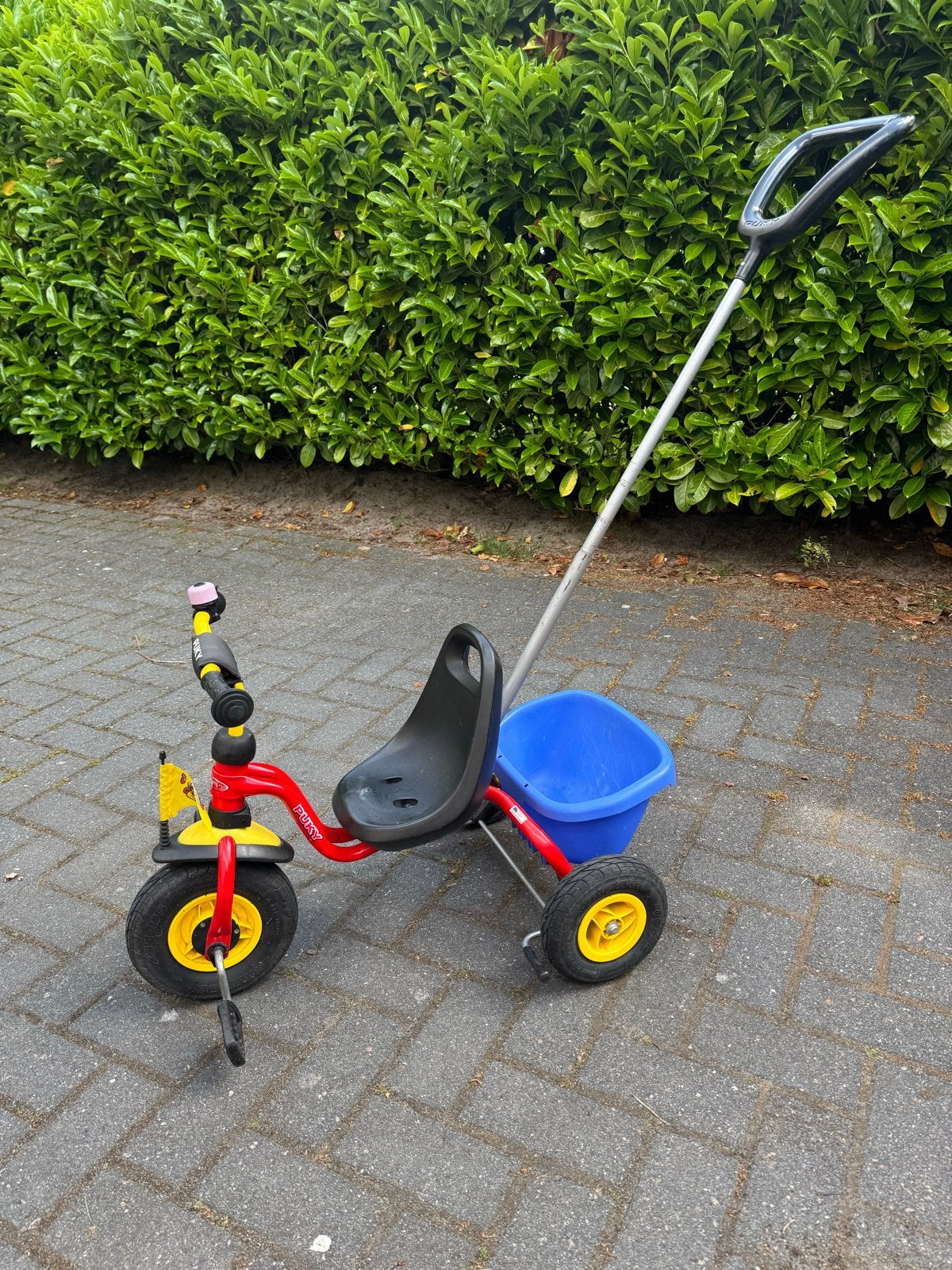 Puky driewieler met duwstang en kiepbak, Fietsen en Brommers, Fietsen | Driewielers, Ophalen, Gebruikt, Duwstang