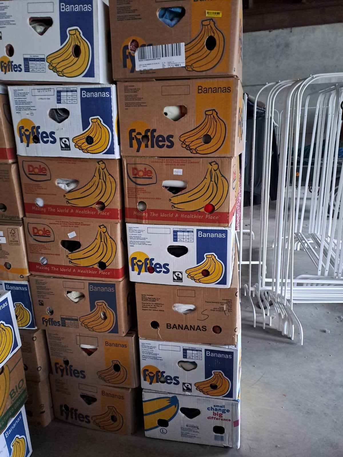 14 dozen rommelmarktspullen plus wat los spul, Ophalen