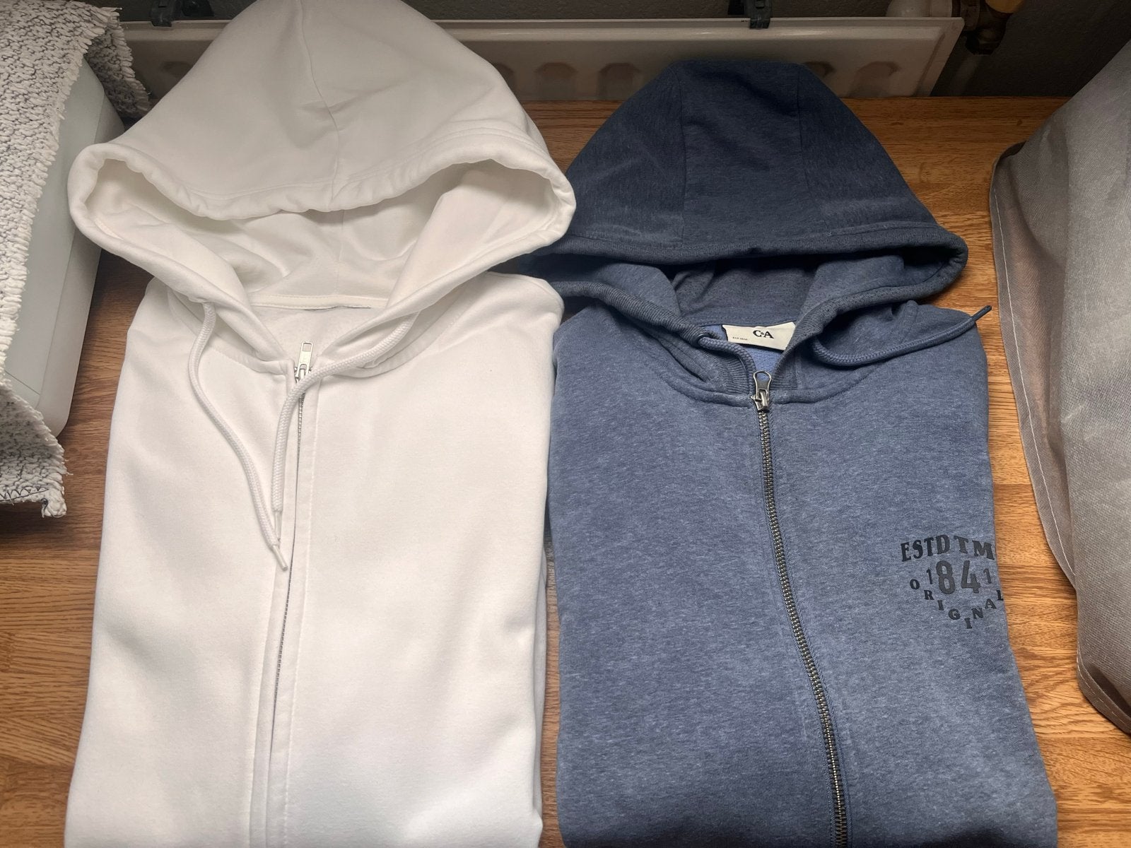 2 vesten met capuchon, Ophalen of Verzenden, Gedragen, Wit