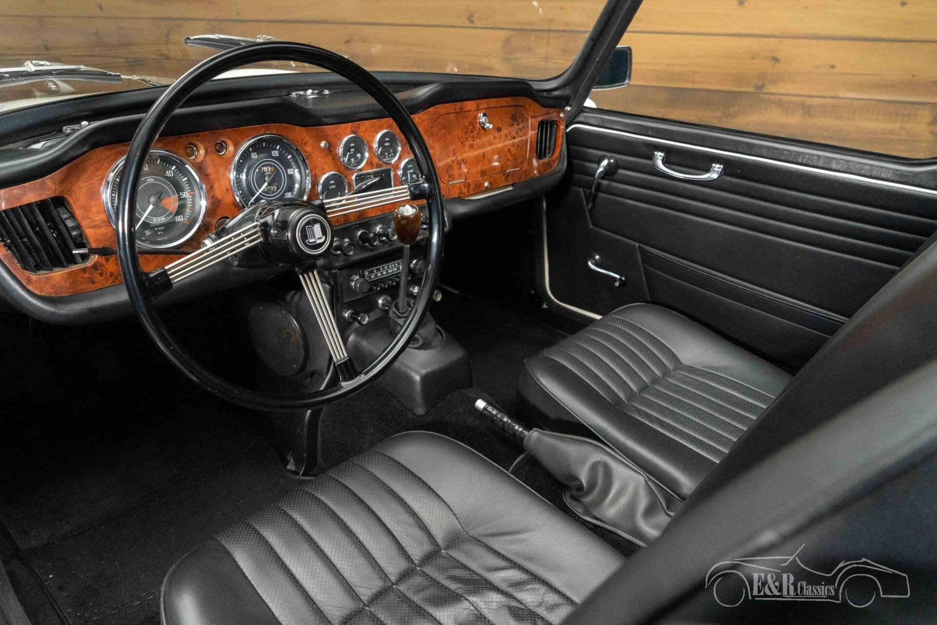 Triumph TR4A IRS Cabriolet | 1966, Achterwielaandrijving, Zwart, Cabriolet, Triumph