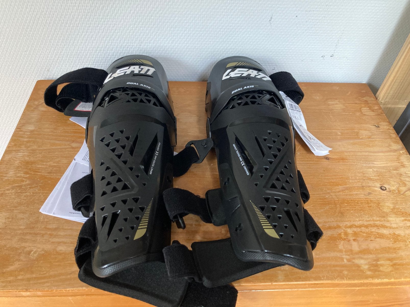 Leatt dual axis pro kniebeschermers motorcross maat s/m, Ophalen of Verzenden, Tweedehands, Motorcrosskleding
