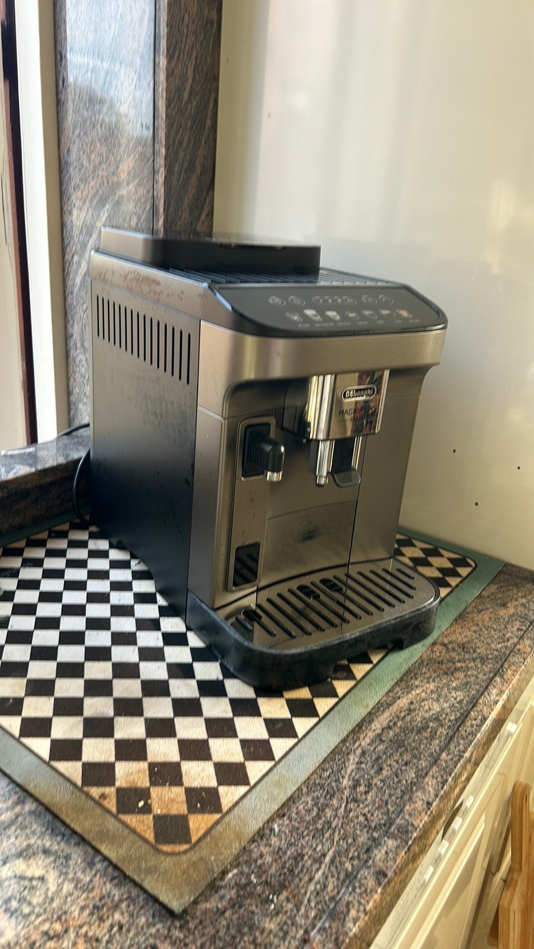 Foto 3 van DeLonghi Magnifica EVO espressomachine koffiezetapparaat