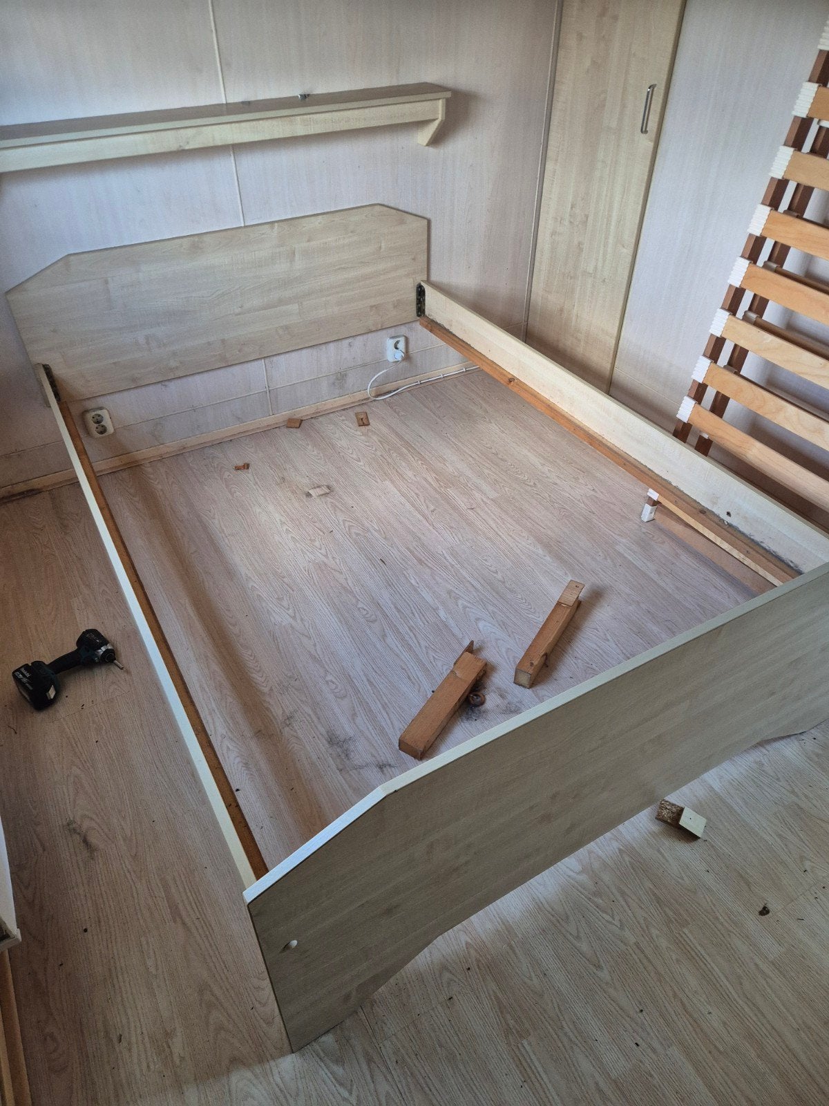 tweepersoonsbed uit Arcabo chalet/stacaravan, Ophalen, Gebruikt, Bruin, Tweepersoons
