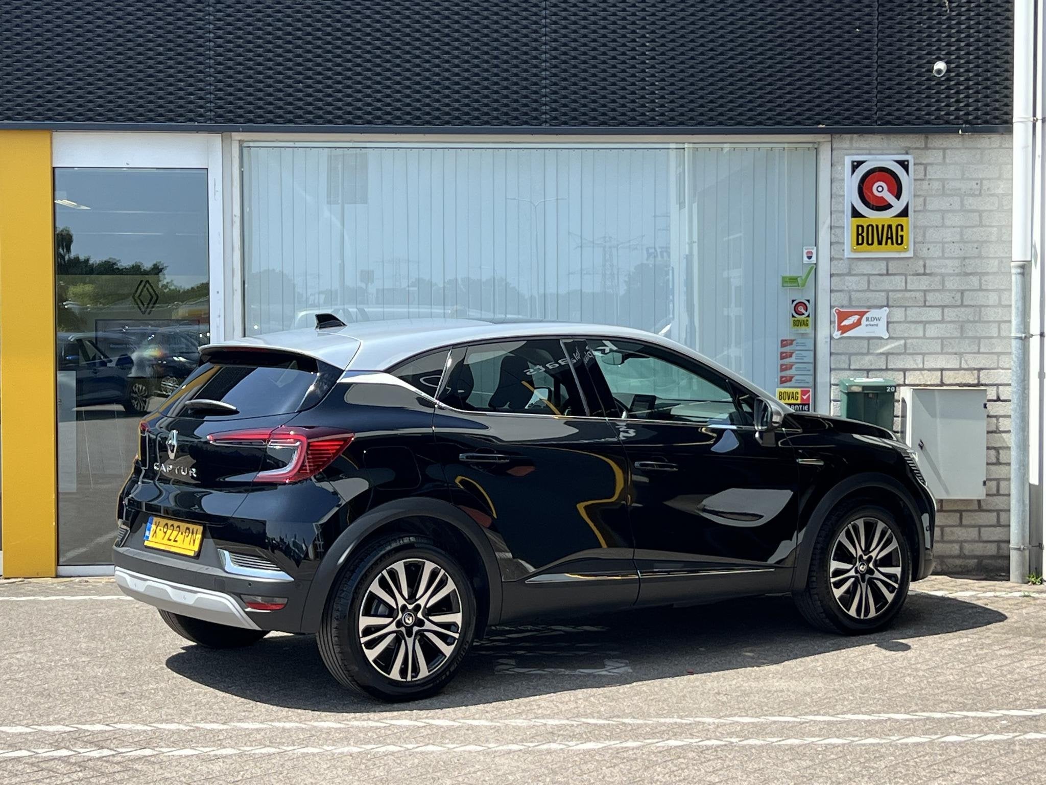 Renault Captur 1.3 mild hybrid 160 iconic | Panoramadak | 36, Auto's, Gebruikt, Euro 6, 4 cilinders, Zwart