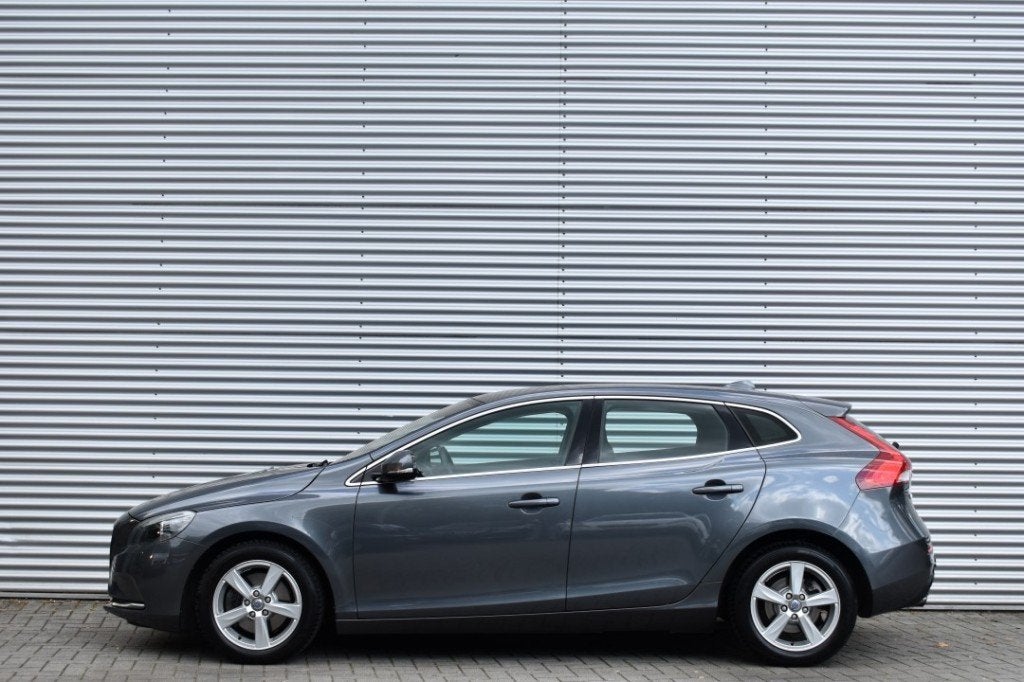 Volvo V40 1.6 T3 MOMENTUM / NAVI / PDC / STOEL VERW. / TREKH, Voorwielaandrijving, 1596 cc, 4 cilinders, 150 pk