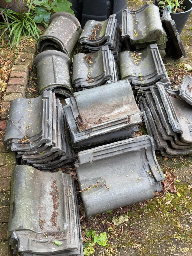 Dakpannen oud, Doe-het-zelf en Verbouw, Ophalen, Steen of Klei, Dakpannen, Grijs