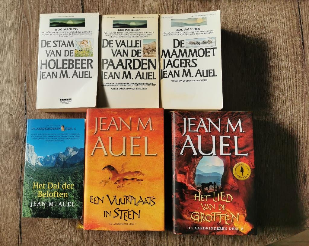 126 .. Jean Marie Auel - deel 1 t/6 de aardkinderen, Boeken, Fantasy, Ophalen of Verzenden, Zo goed als nieuw