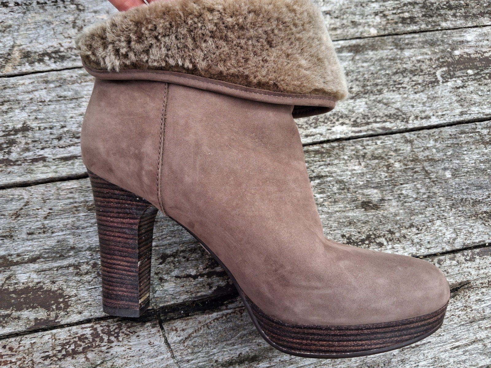 Hoge hakken met schapenvacht voering 39 UGG, Ophalen of Verzenden, Zo goed als nieuw, Bruin