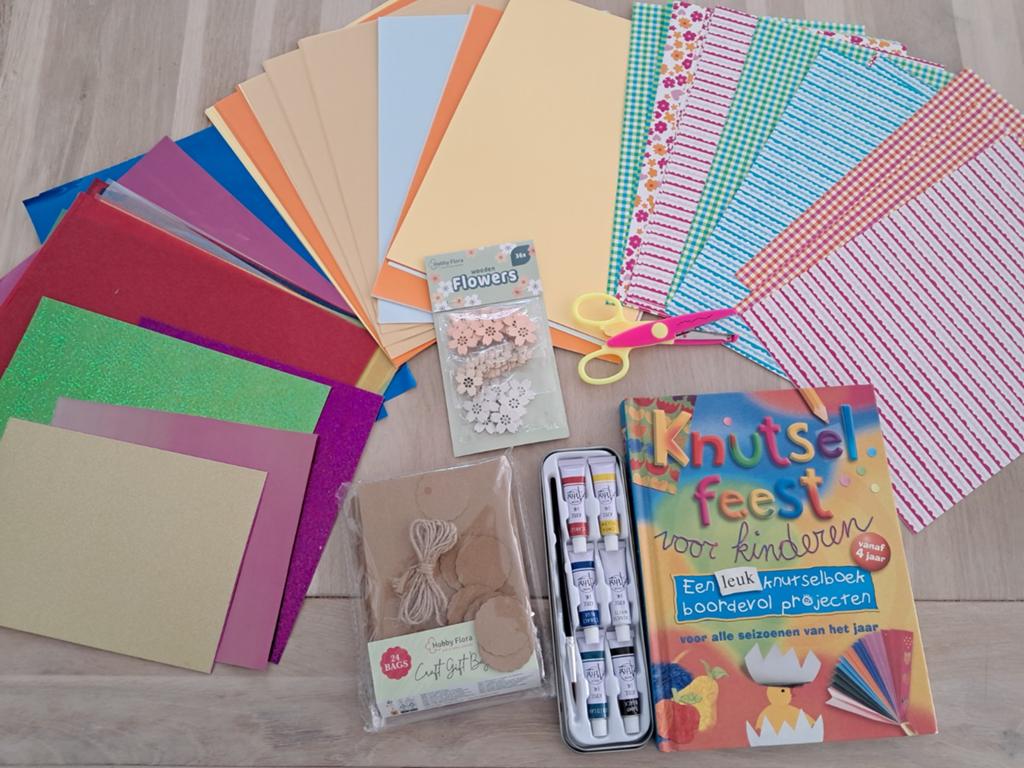 Knutselpakket. Alleen ophalen., Ophalen, Zo goed als nieuw, Papier of Karton