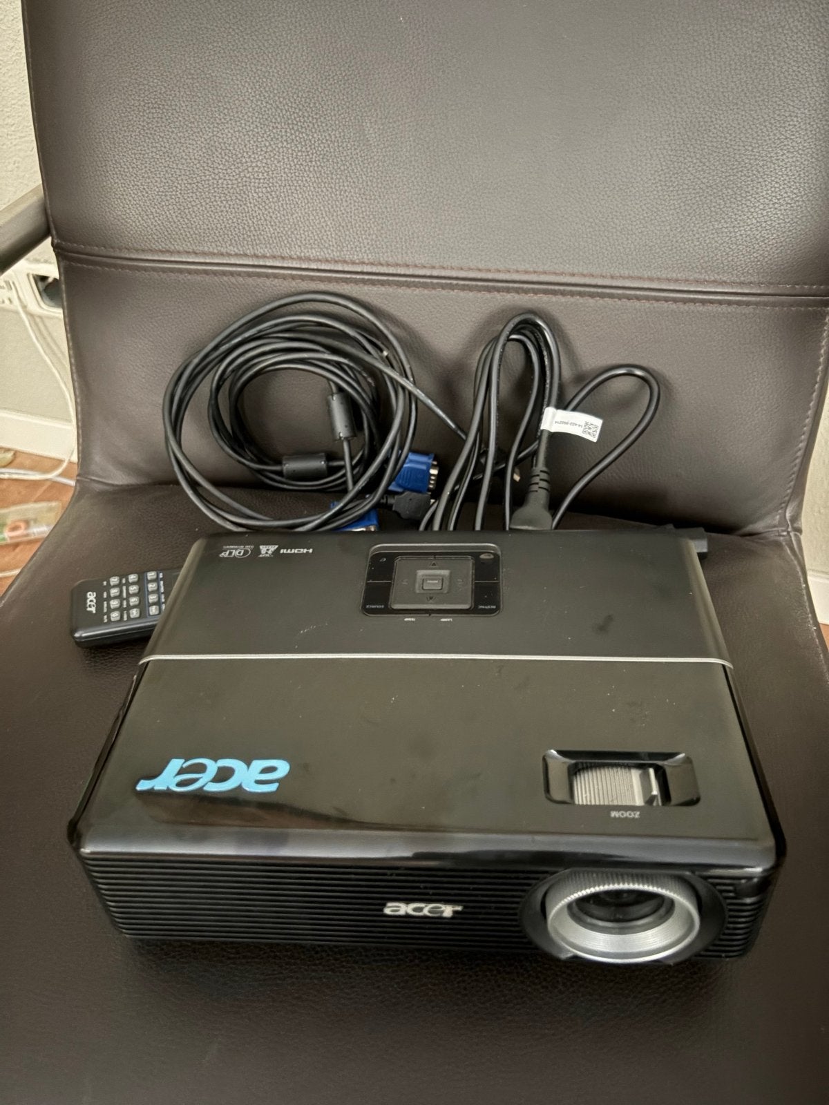 Acer P1100 DLP Projector + projectiedoek, Ophalen, Zo goed als nieuw, DLP, Overige resoluties