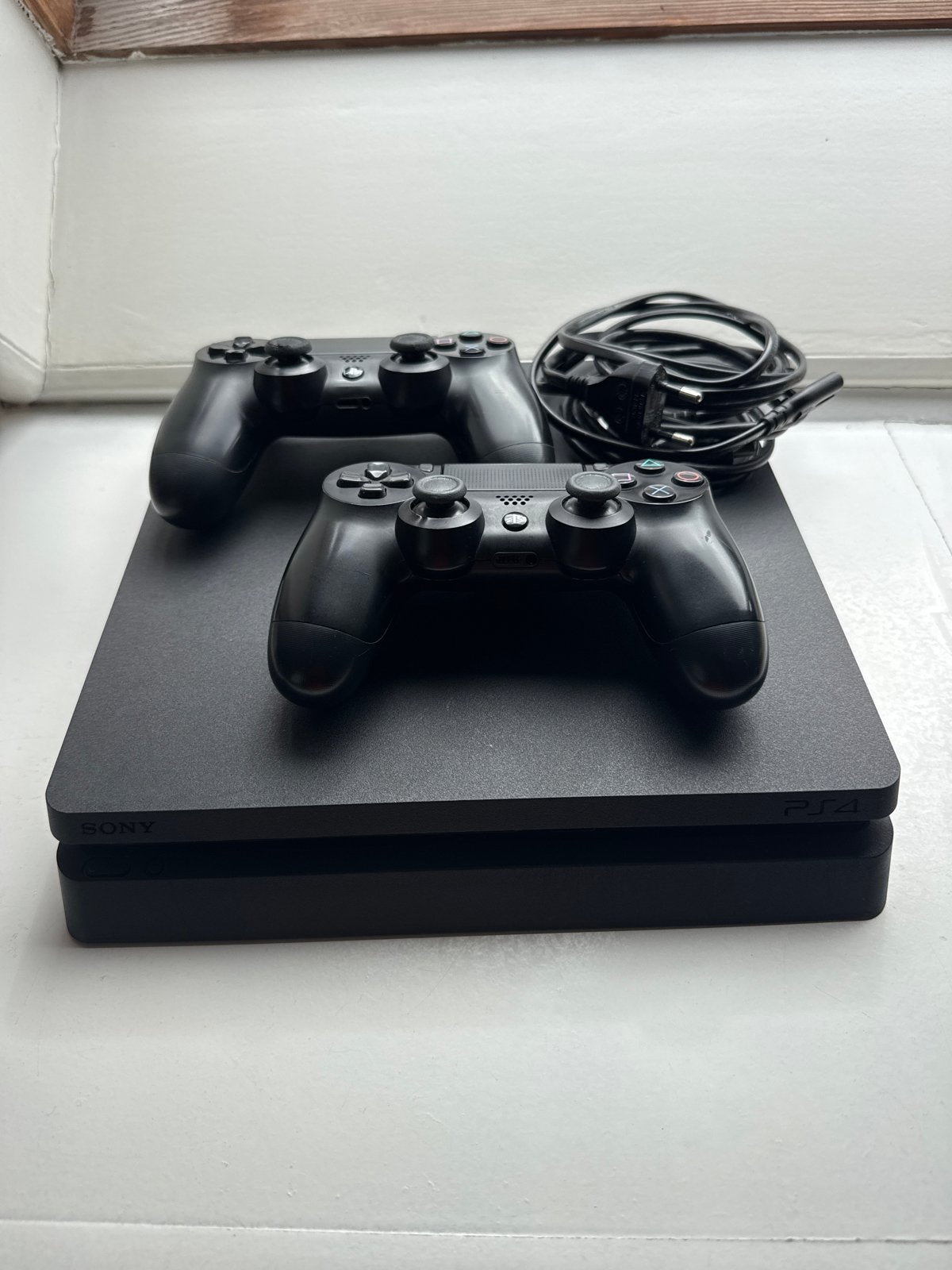 PlayStation 4 Slim met 2 controllers en kabels, Ophalen, Met 2 controllers, Slim, 500 GB