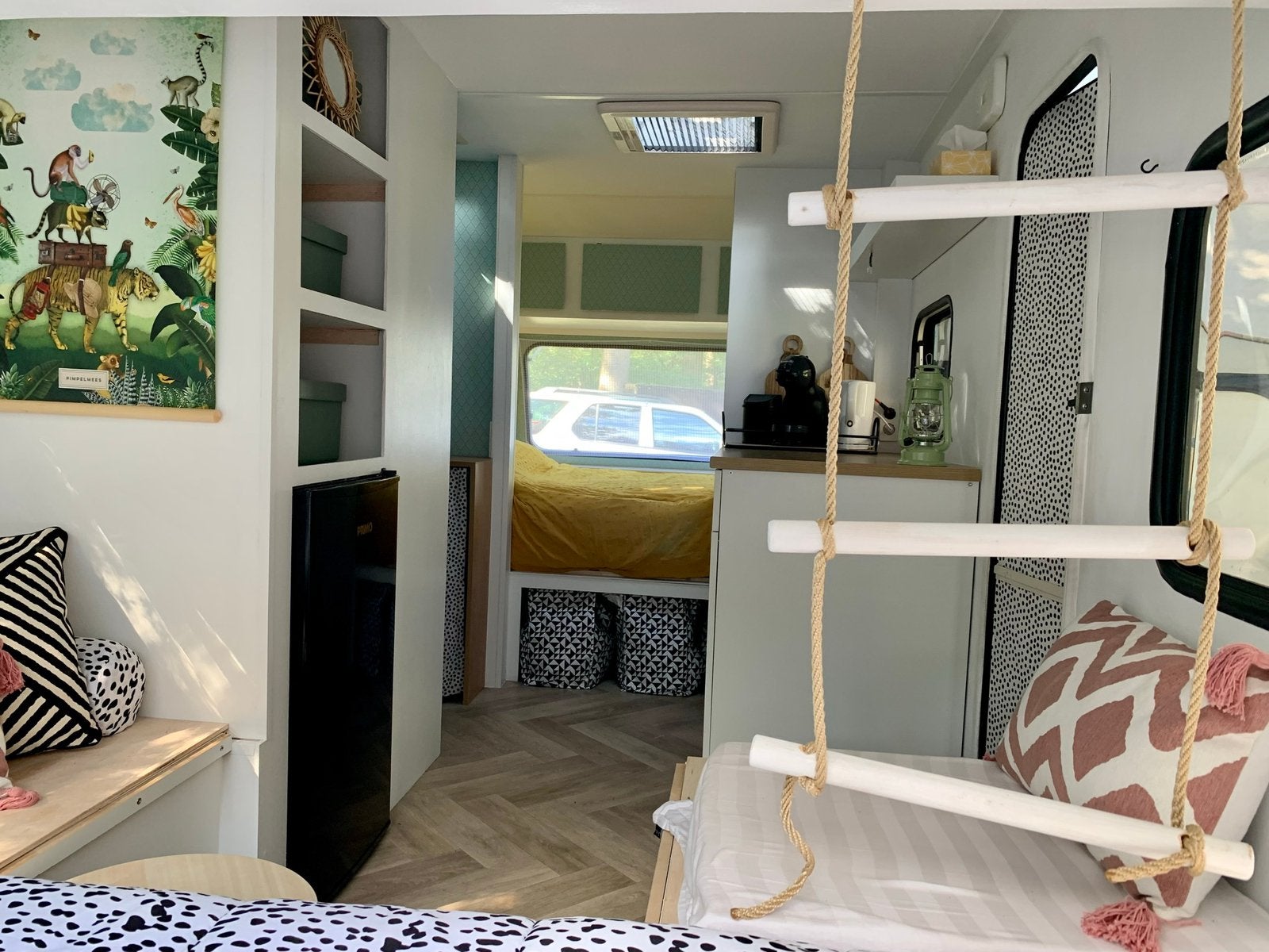 Knaus Südwind 485caravan gerenoveerd Dorema voortent 2 erker, Caravans en Kamperen, Uitbouw voortent, Treinzit, Particulier, 2 aparte bedden