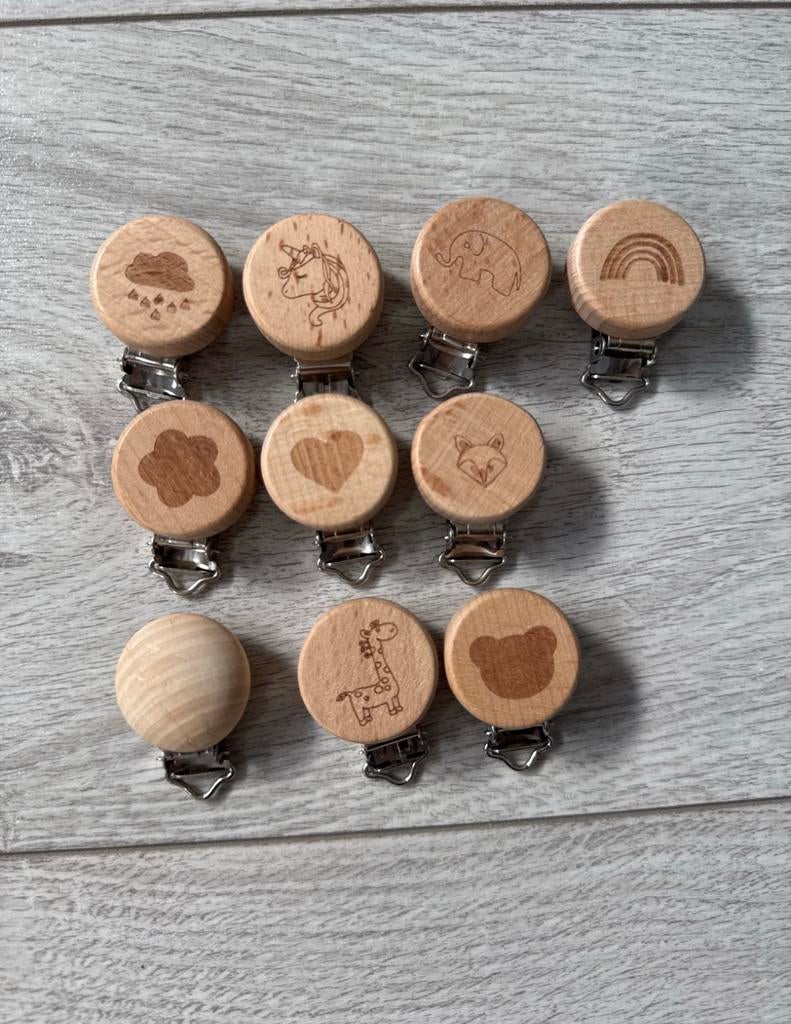 Houten speenclips met diverse graveringen, Ophalen of Verzenden, Nieuw