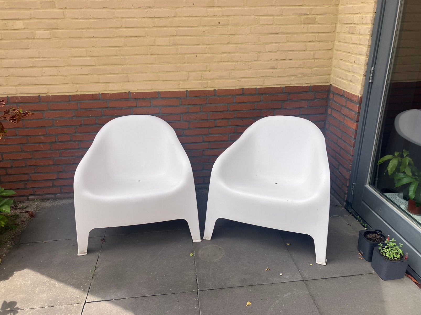 Two White Garden chairs SKARPÖ, Ophalen, Zo goed als nieuw