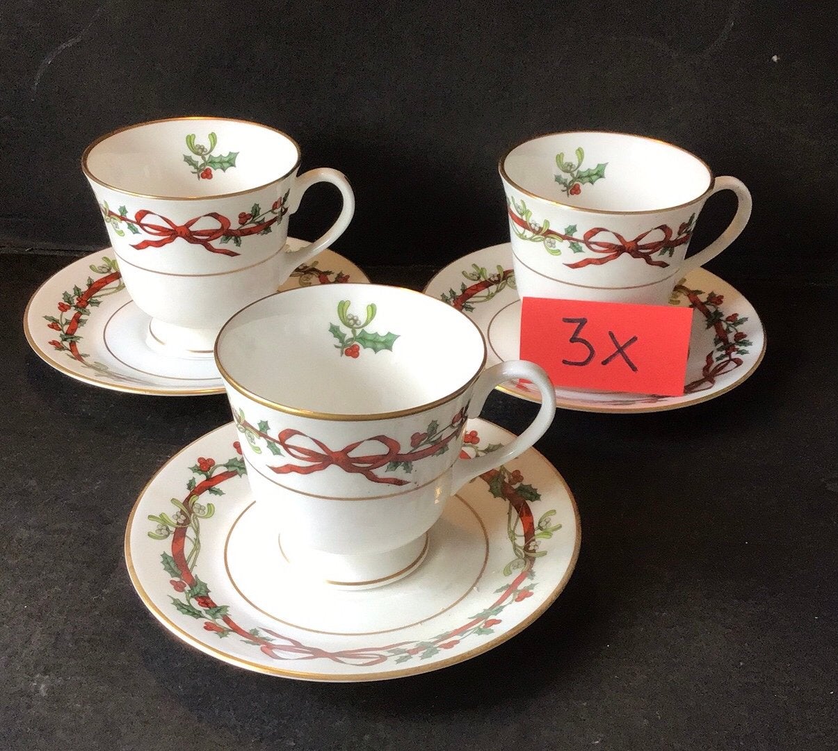 Kerst servies “Holly Ribbons” ., Ophalen of Verzenden, Zo goed als nieuw