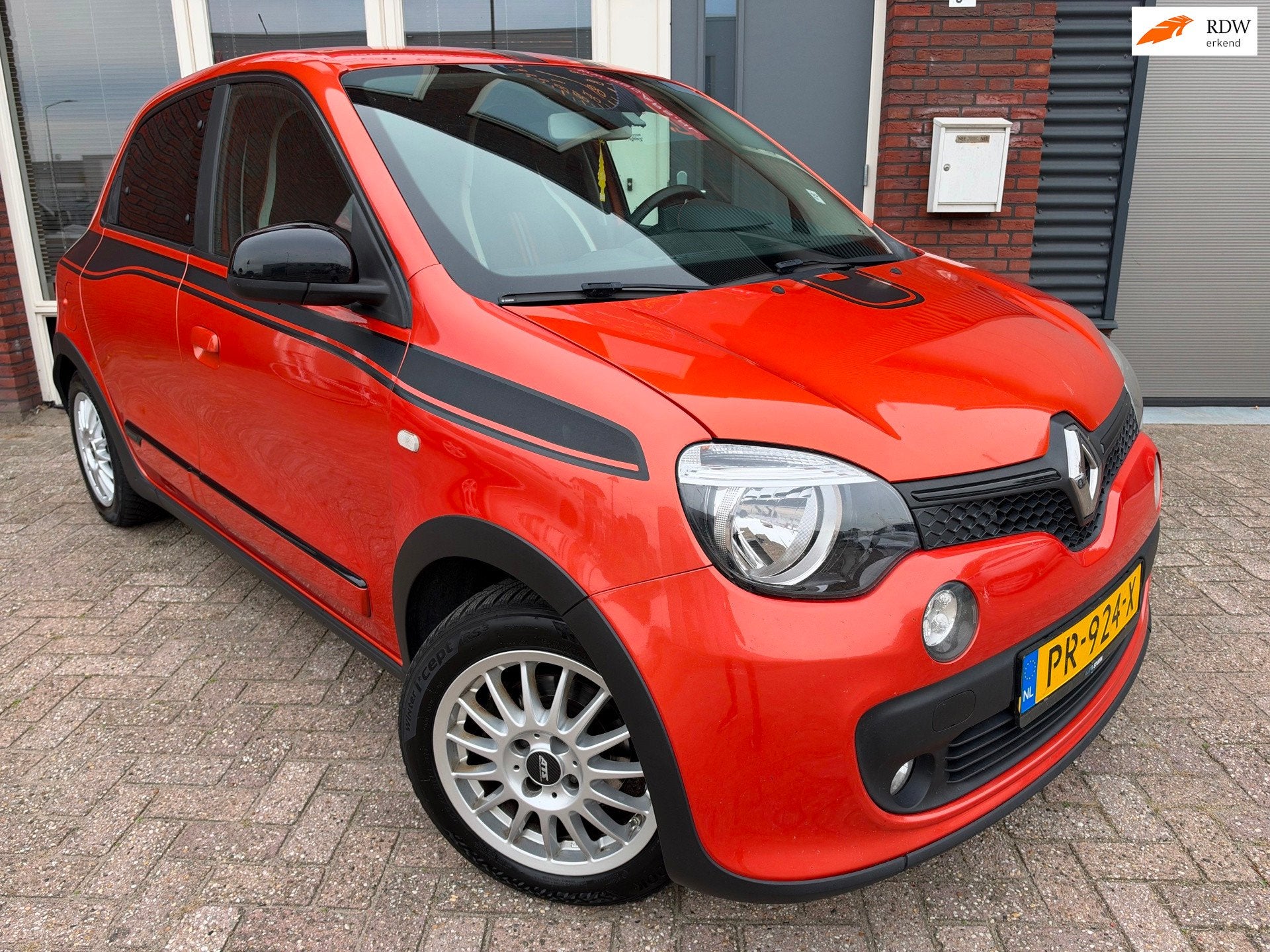 Renault Twingo 0.9 TCe GT / Navi / Camera / Leder / PDC / DA, 898 cc, Overige kleuren, 4 stoelen, Leder en Stof