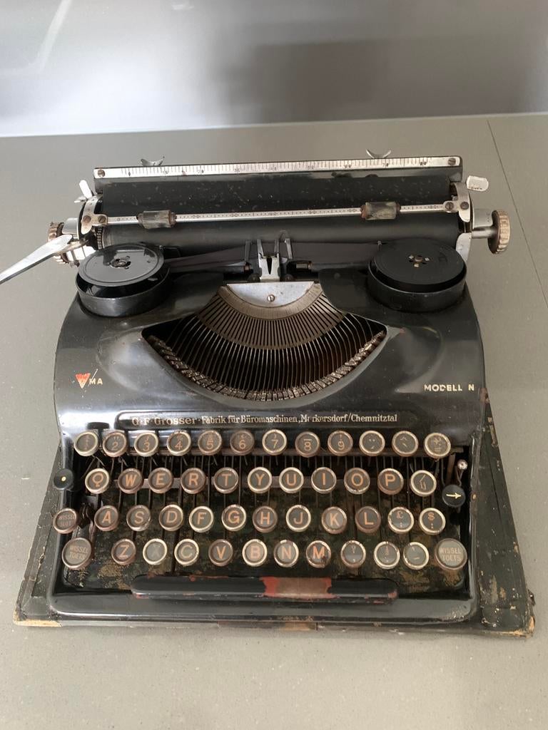 Groma Modell N typemachine met koffer, Ophalen of Verzenden, Gebruikt
