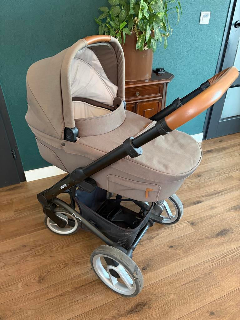 Mutsy Igo kinderwagen met reiswieg en adapters, Kinderen en Baby's, Kinderwagens en Combinaties, Gebruikt, Mutsy, Verstelbare duwstang