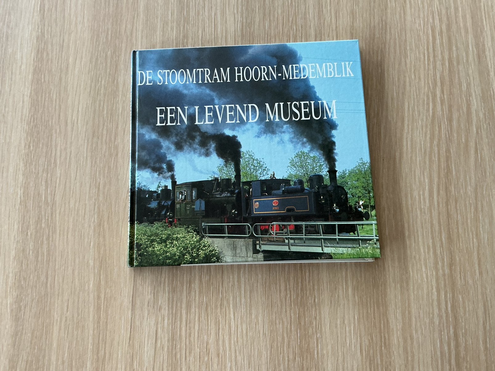 De Stoomtram Hoorn - Medenblik, Verzamelen, Spoorwegen en Tramwegen, Ophalen of Verzenden, Zo goed als nieuw
