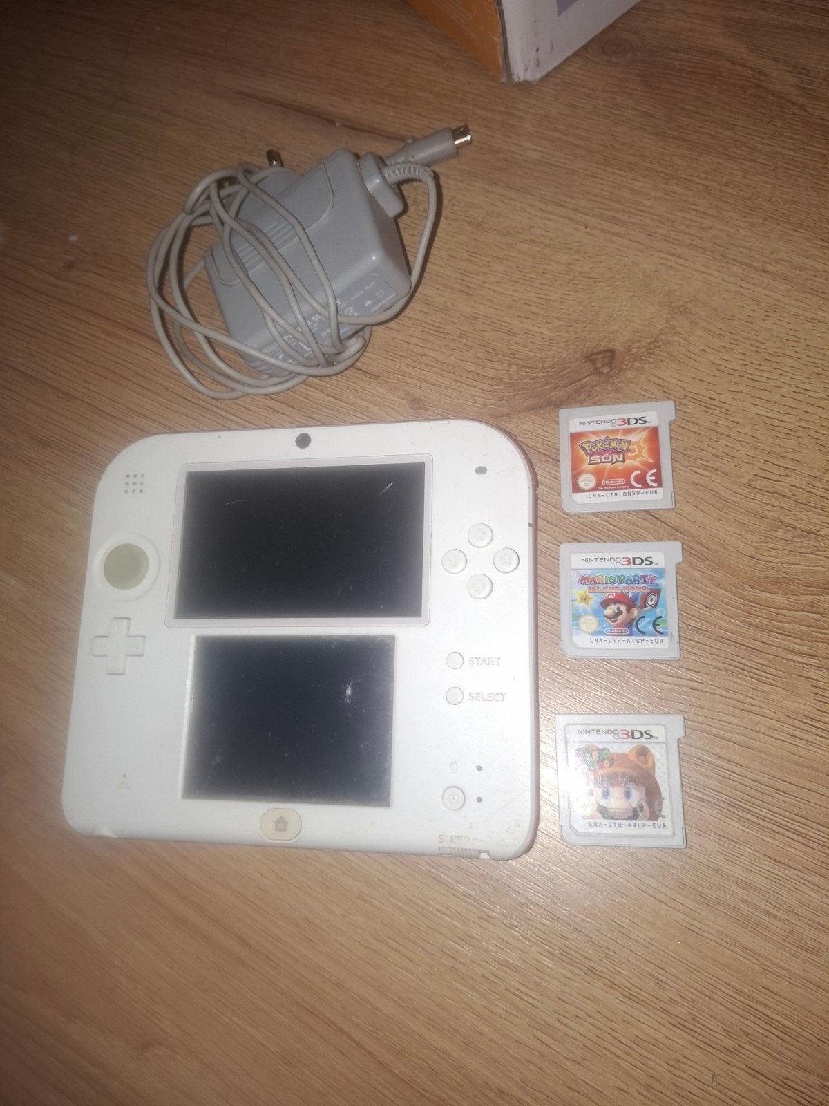 Nintendo 2DS Wit met 3 spellen en oplader, Spelcomputers en Games, Wit, 2DS, Ophalen of Verzenden, Gebruikt