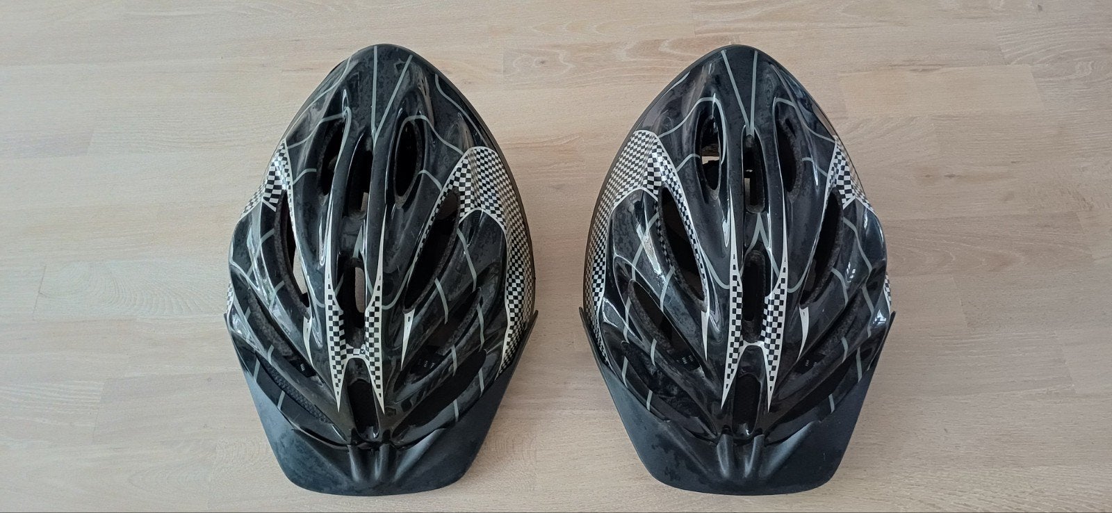 Set van 2 fietshelmen (M en L) voor gewone fiets en MTB, Ophalen, Gebruikt, M, Heer of Dame