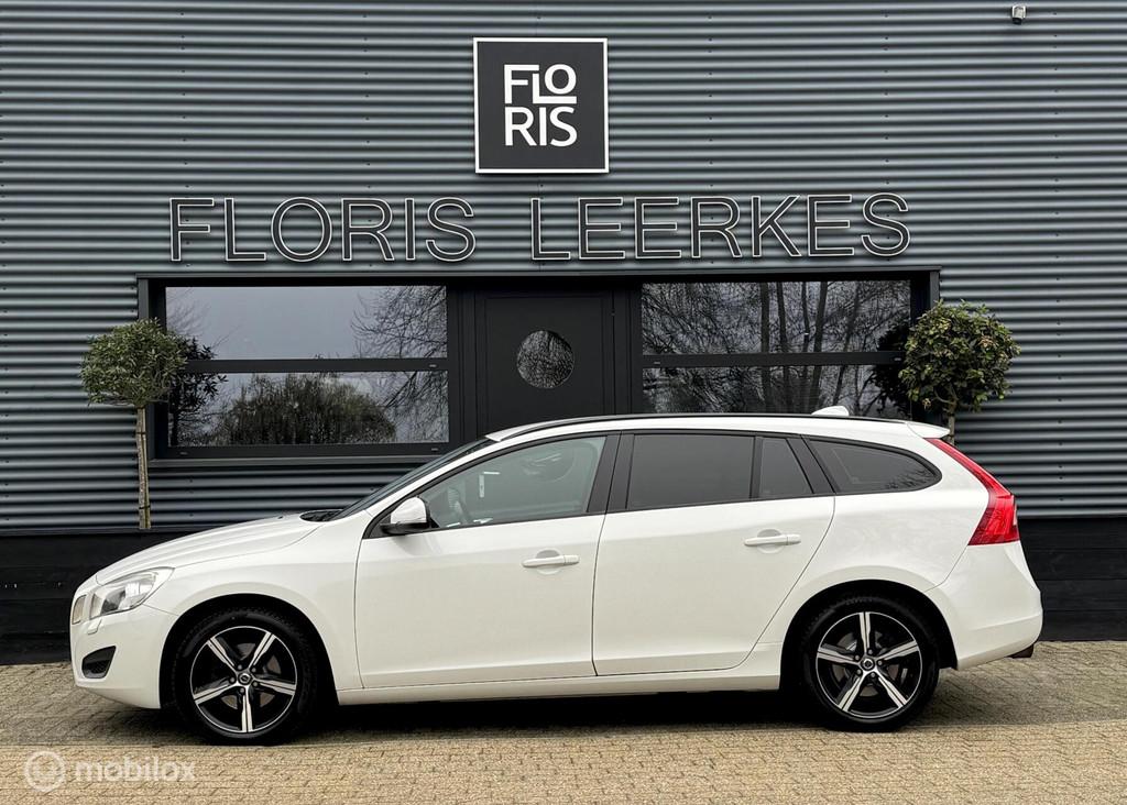 Volvo V60 1.6 T4 | Automaat | Navigatie | Cruise | 180 PK !, Gebruikt, 4 cilinders, 179 pk, Wit