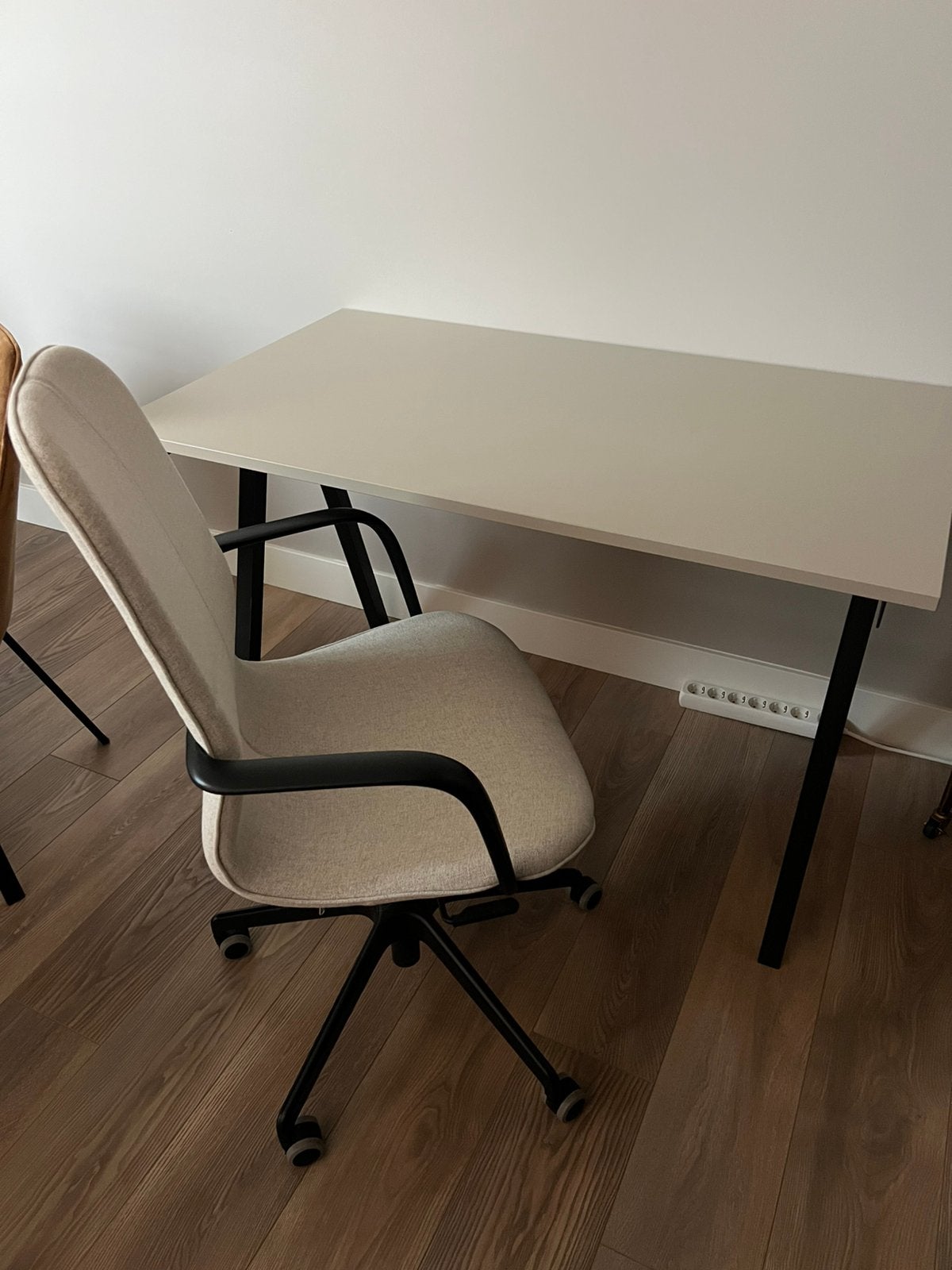 IKEA Bureau met stoel - Zo goed als nieuw, Ophalen, Hout, Zo goed als nieuw, IKEA