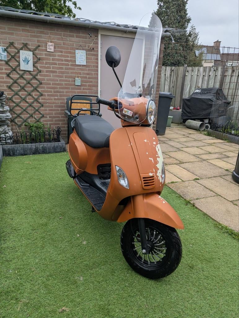 DJJD Cashmere 2021 + 2 helmen – NIEUWE ACCU – rijdt goed –, Fietsen en Brommers, Ophalen, Gebruikt, Benzine, Overige merken