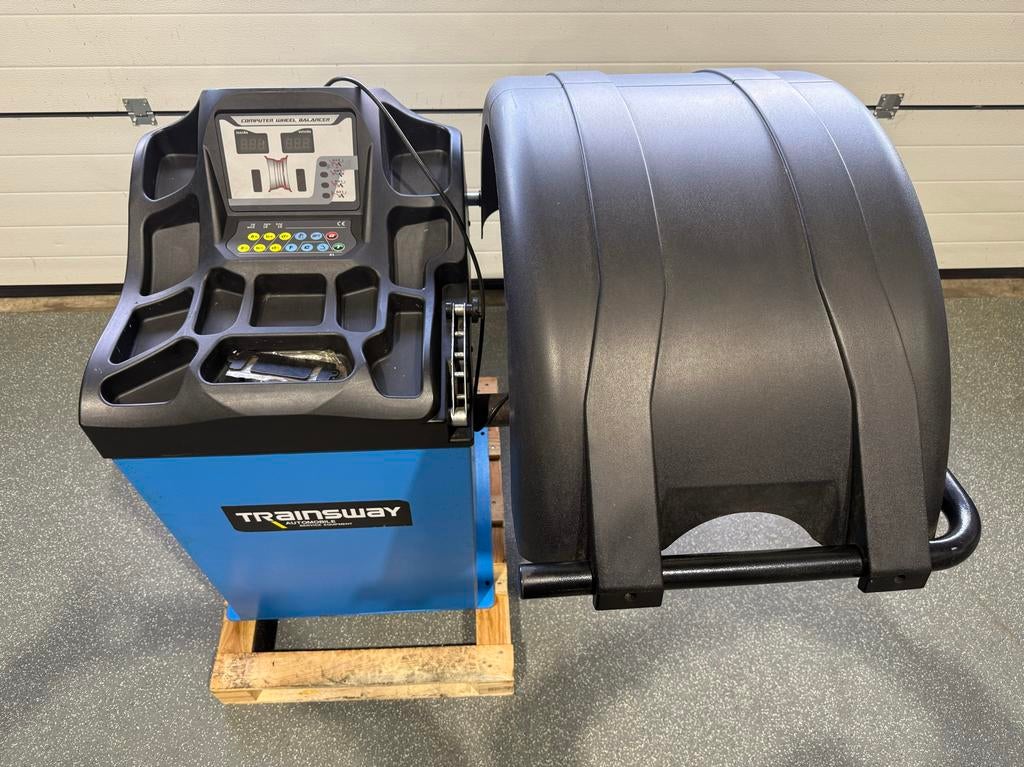 TRAINSWAY ZH825B Banden balanceermachine, Ophalen, Gebruikt, Zomerbanden