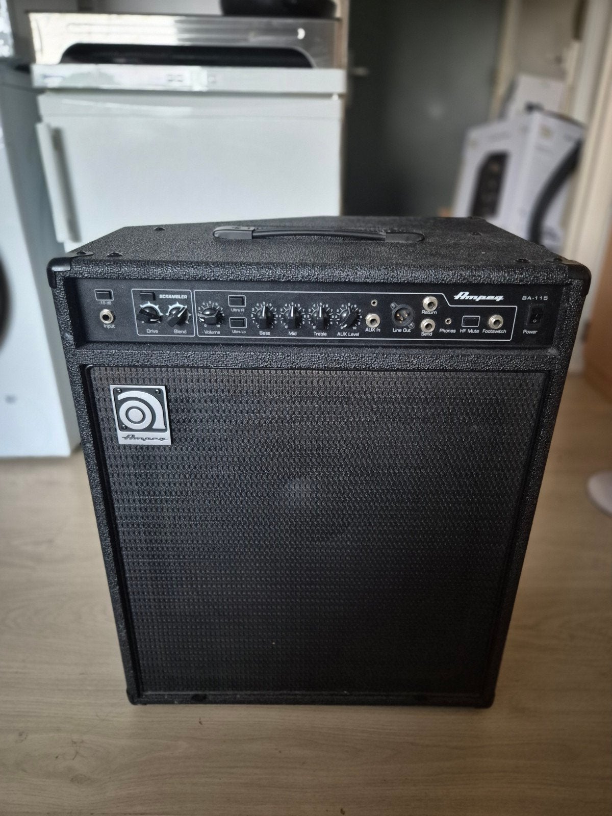 Ampeg BA-115 v2 basgitaar versterker combi, Muziek en Instrumenten, Versterkers | Bas en Gitaar, Ophalen, Gebruikt, Basgitaar