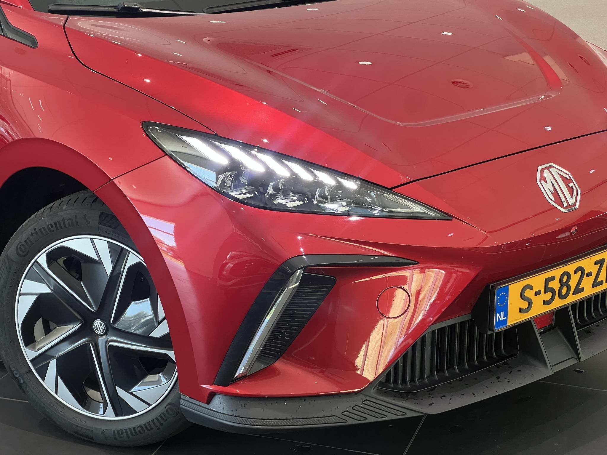 MG 4 Long Range Luxury 64 kWh | SoH 97.8% | Navi | Led Kopla, Auto's, MG, Automaat, 12 maanden, Gebruikt, Automatische klimaatregeling