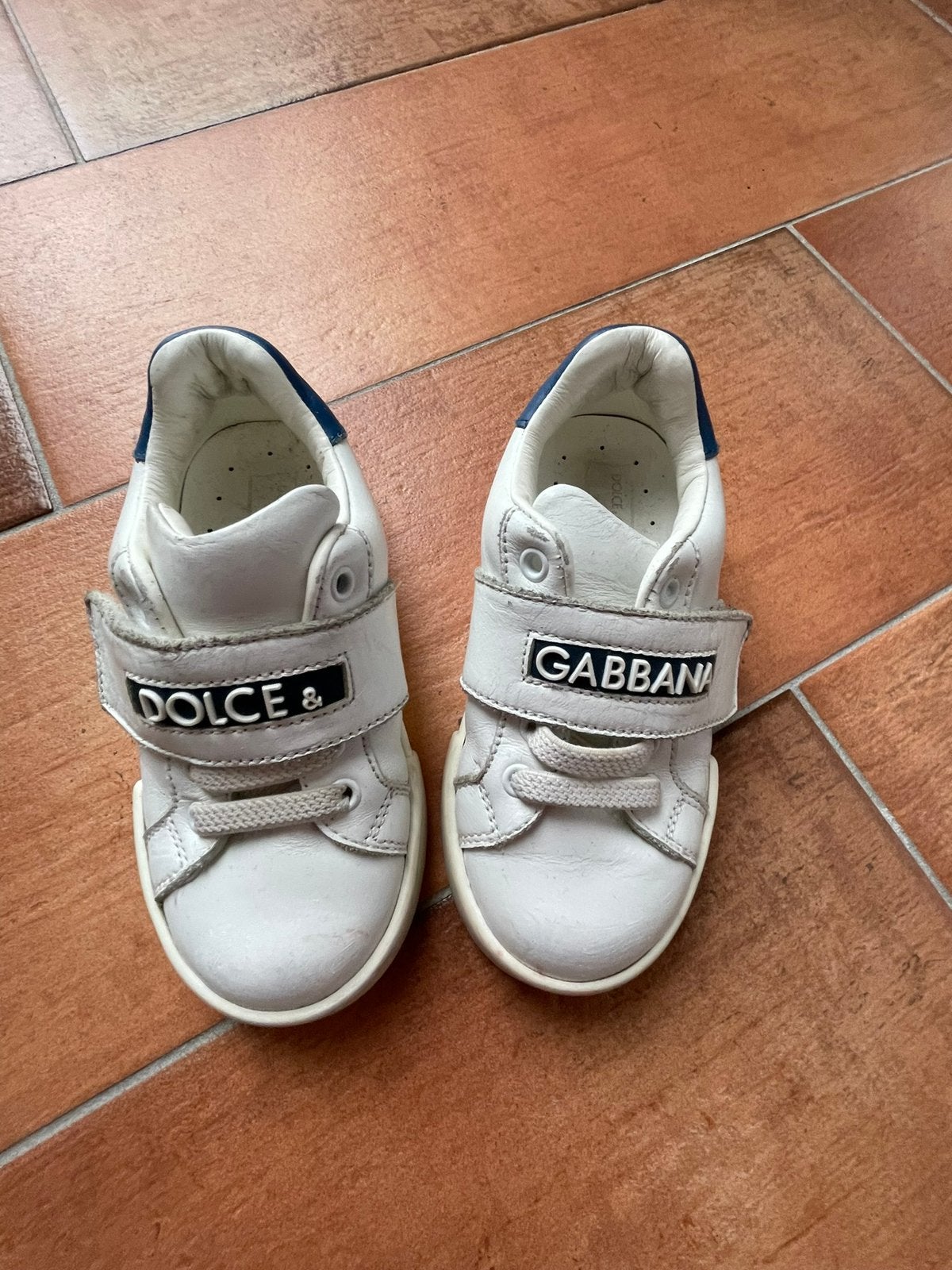 Dolce&gabanna gympen met klittenband en logo plaatje maat 22, Kinderen en Baby's, Schoentjes, Ophalen of Verzenden, Zo goed als nieuw