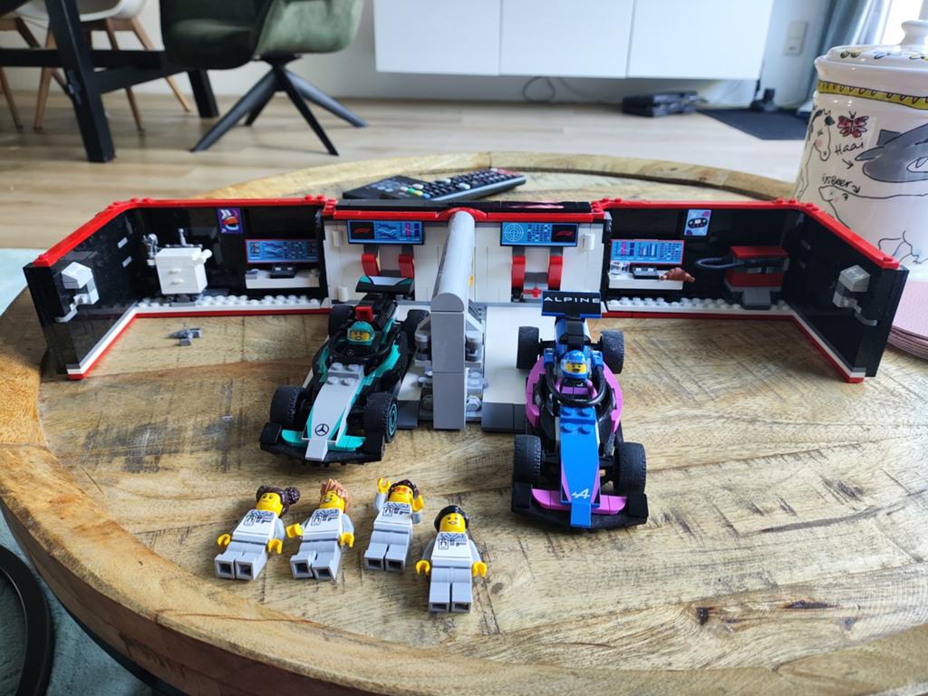 Lego F1 garage 60444 zgan en compleet, Ophalen of Verzenden, Zo goed als nieuw