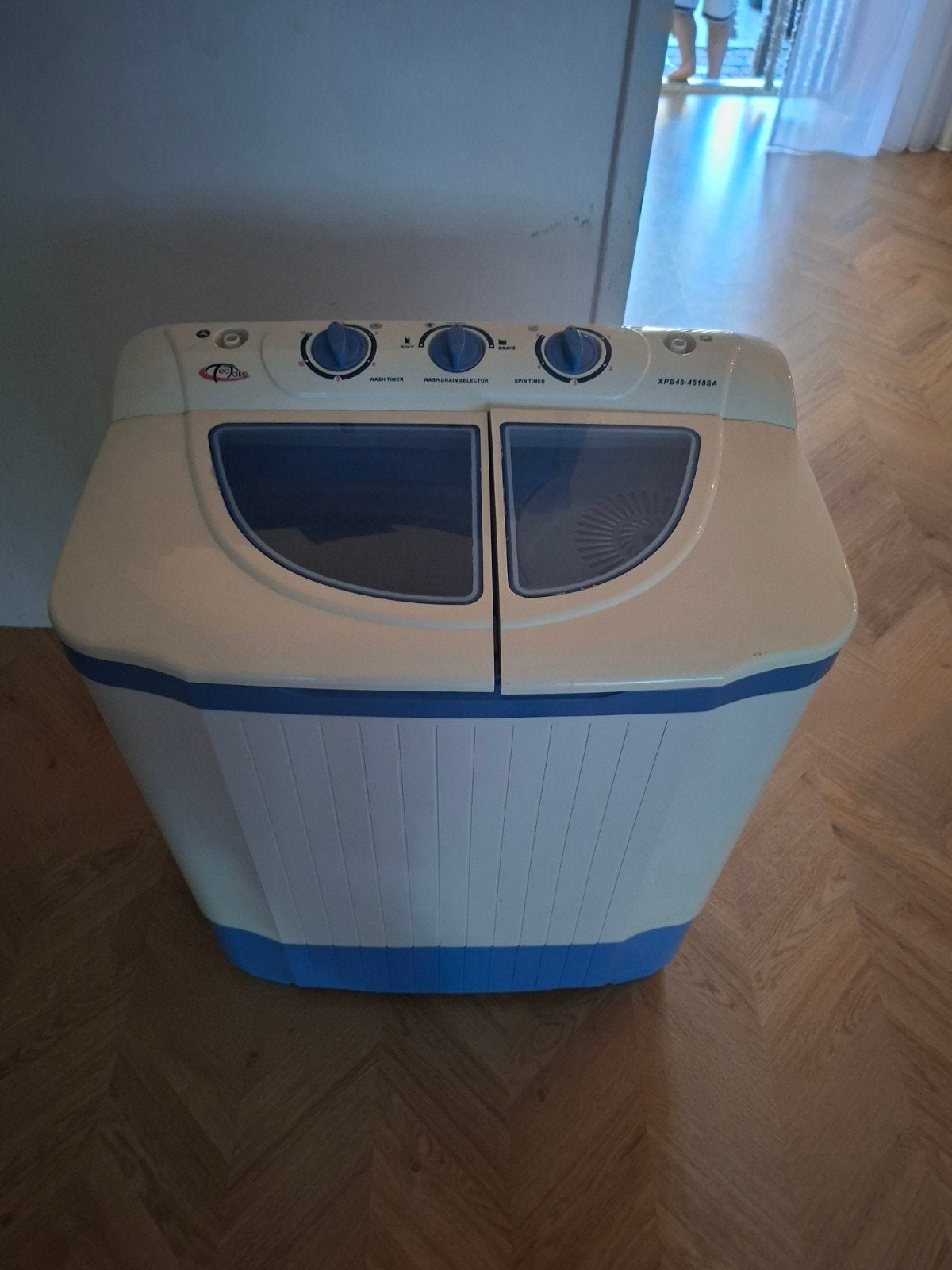 Camping wasmachine
Super handig om al u was te wassen bij u, Minder dan 4 kg, Ophalen, Minder dan 1200 toeren, Minder dan 85 cm
