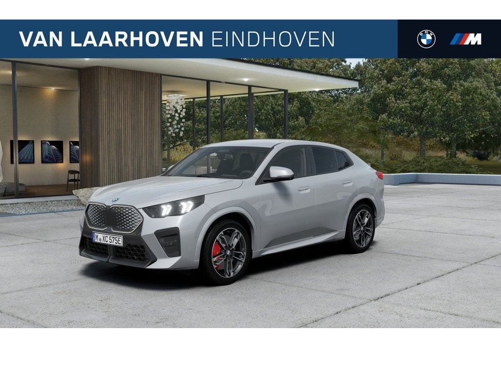 BMW iX2 eDrive20 M Sport / Trekhaak / Sportstoelen / M Adapt, Auto's, BMW, IX2, Zwart, Leder, SUV of Terreinwagen