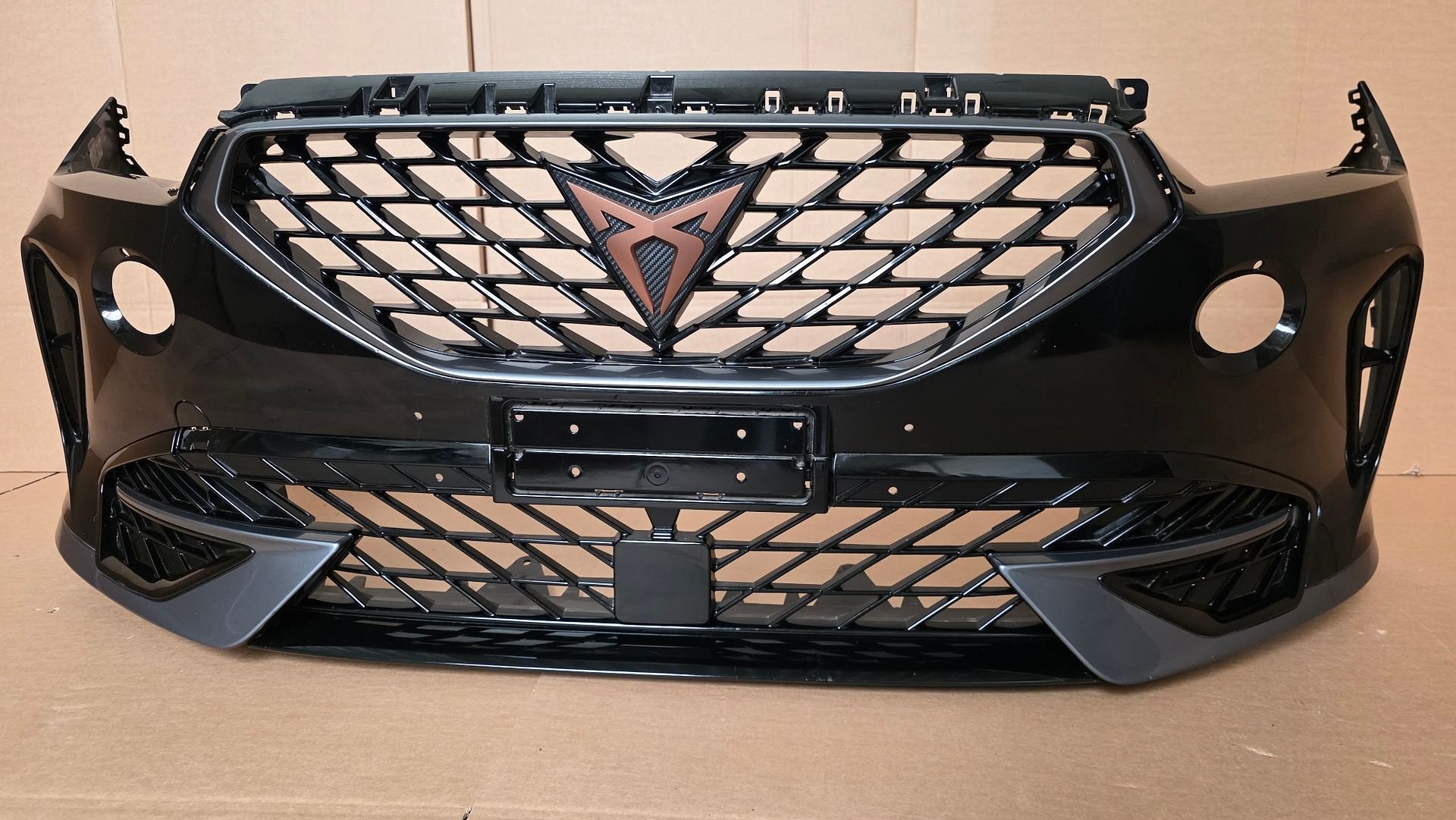 Voorbumper Cupra Formentor Origineel Y9T BUMPER 5FF807221, Gebruikt, -, Ophalen of Verzenden, Bumper