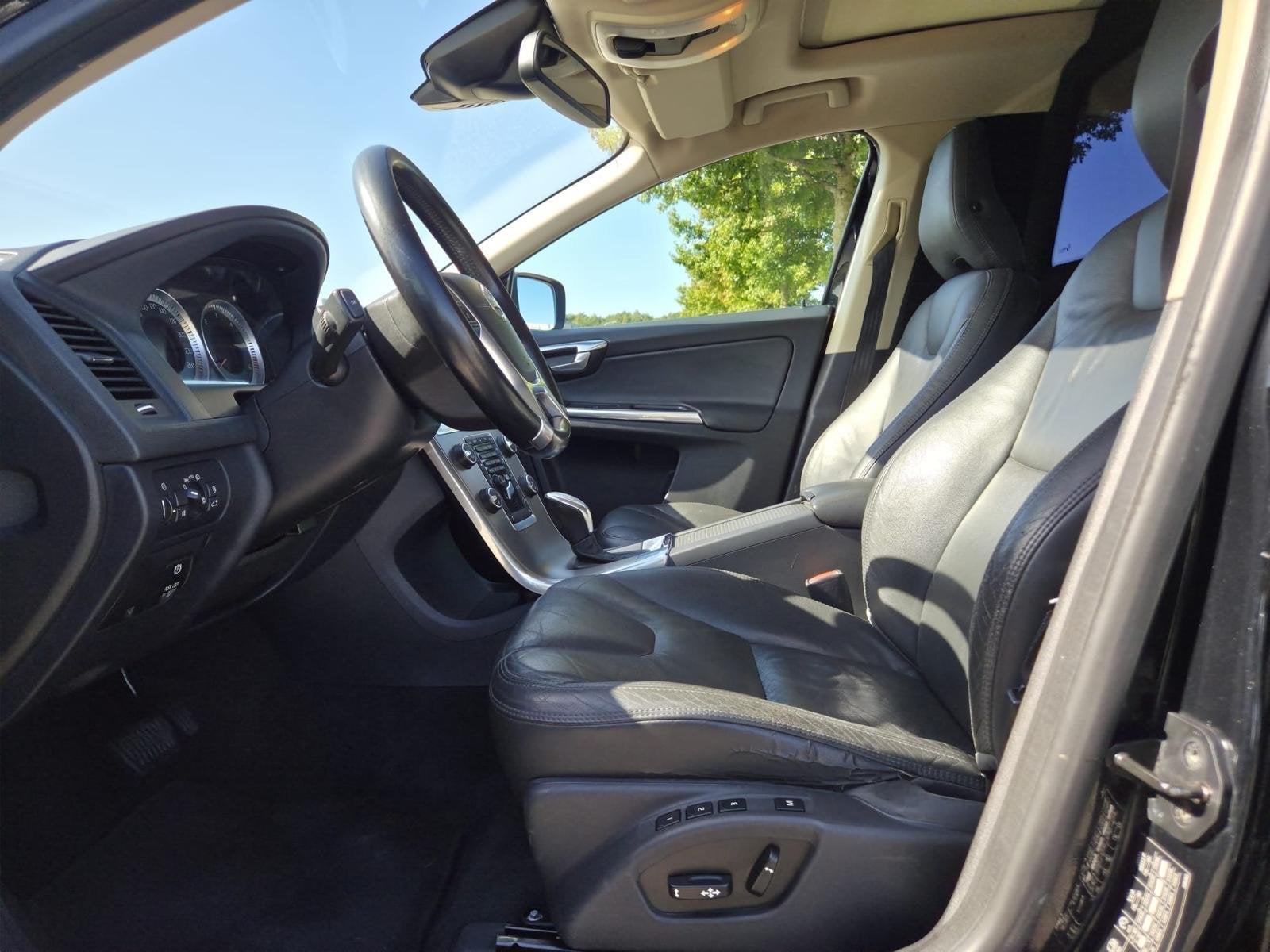 Volvo XC60 2.4 D5 AWD Summum Pano Leer Grijs kenteken, Euro 5, 15 km/l, Gebruikt, 2000 kg