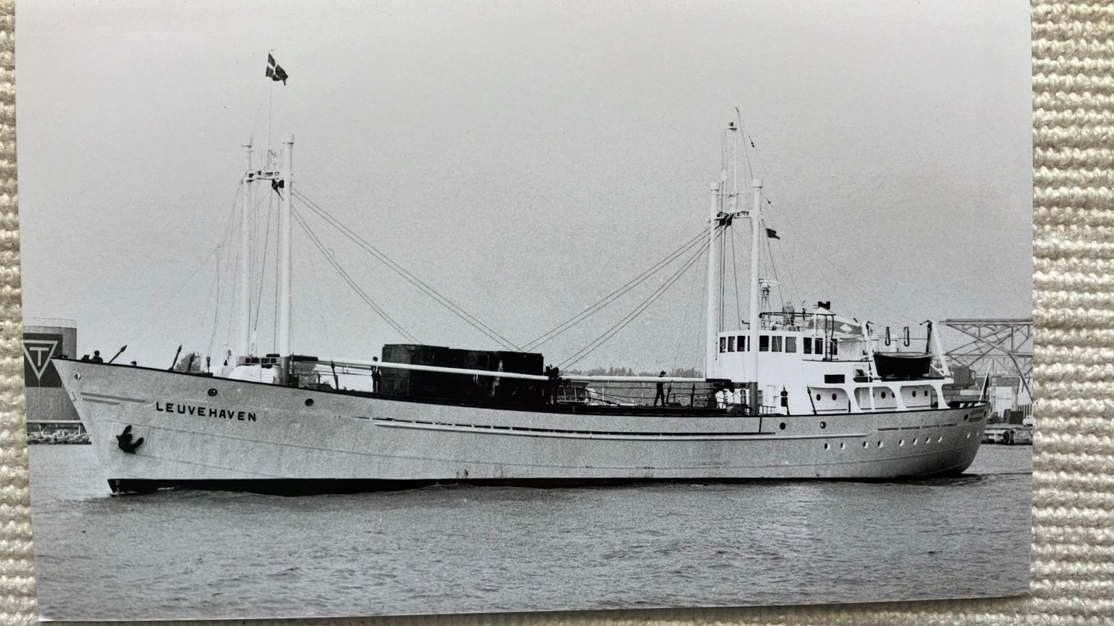LEUVEHAVEN   1955  Van Uden werf Pattje, Ophalen of Verzenden, Kaart, Foto of Prent