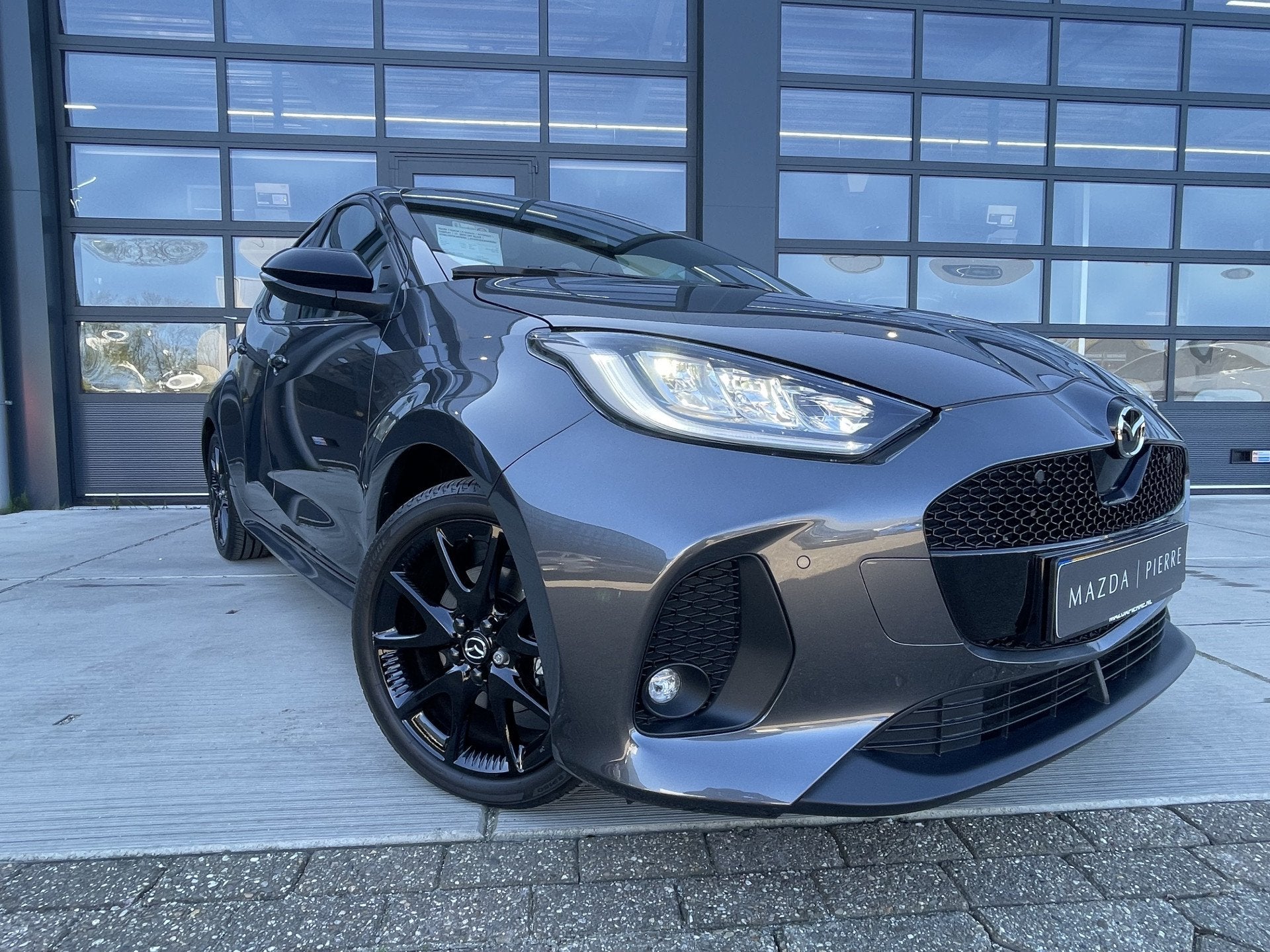 Mazda 2 Hybrid 1.5 Homura | AUTOMAAT | CARPLAY | 17- INCH LM, Auto's, Mazda, Dealer onderhouden, 450 kg, Gebruikt, 23 km/l
