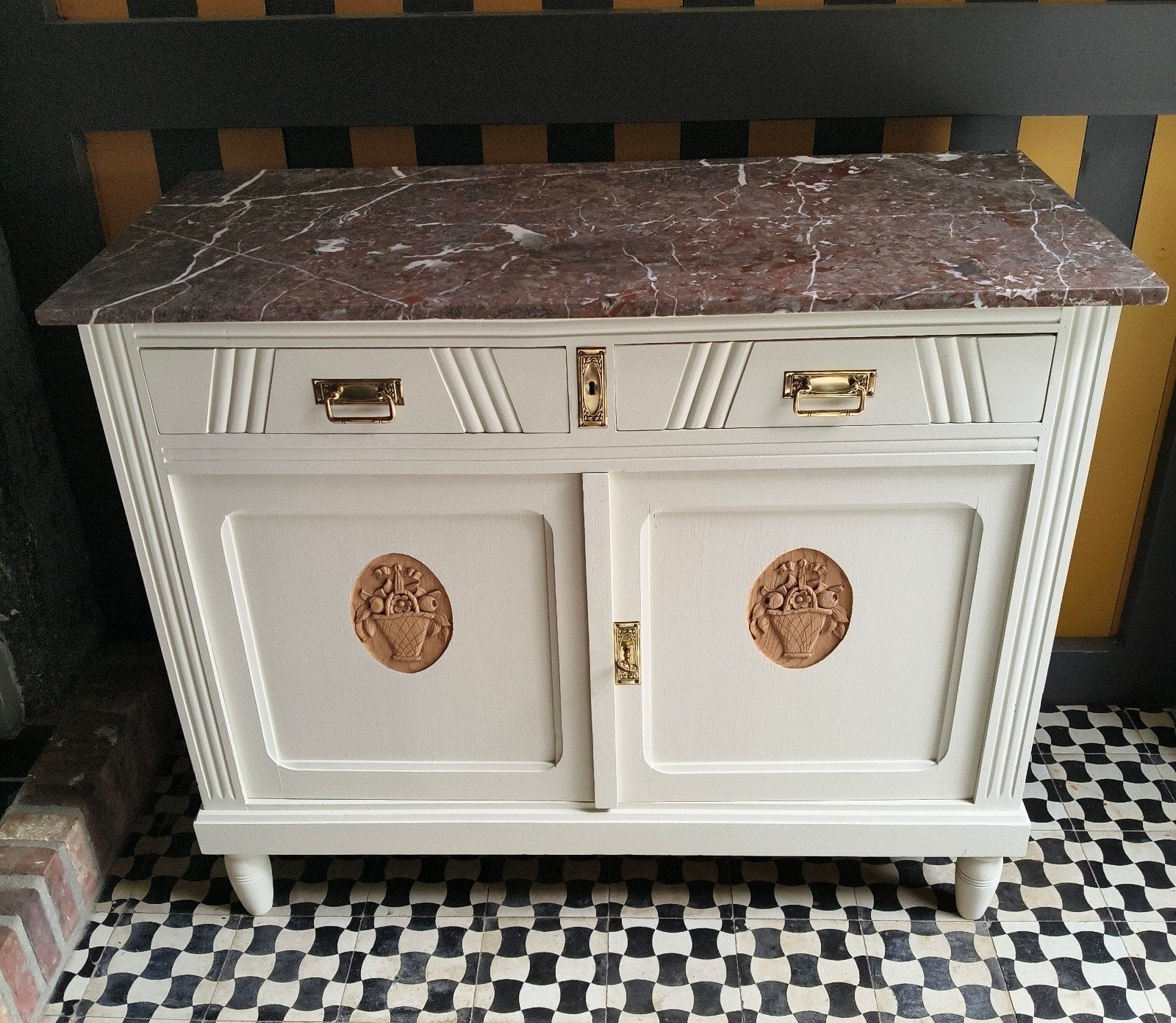 Antieke commode met marmeren blad., Huis en Inrichting, Kasten | Dressoirs, Zo goed als nieuw, 100 tot 150 cm, 25 tot 50 cm, Ophalen