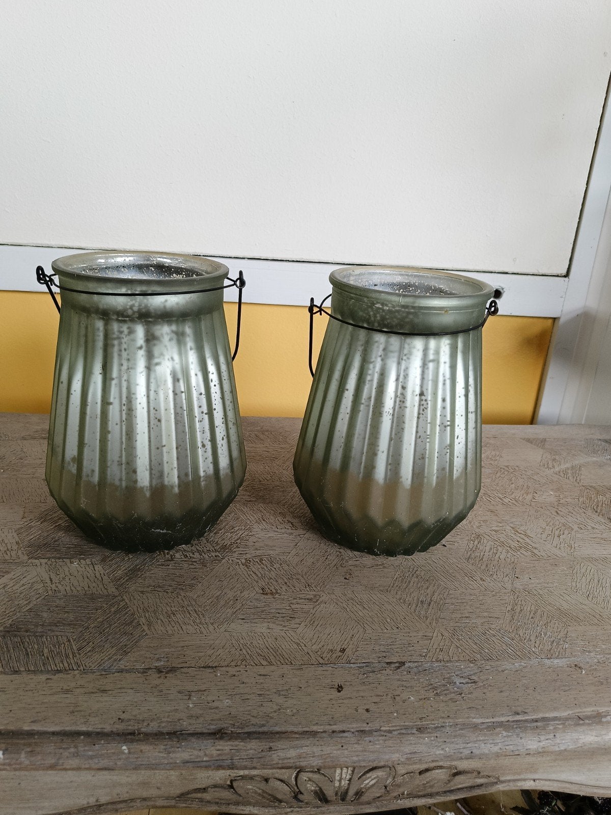 Set van 2 glazen windlichten/waxinelichthouders, Huis en Inrichting, Woonaccessoires | Kandelaars en Kaarsen, Windlicht, Gebruikt
