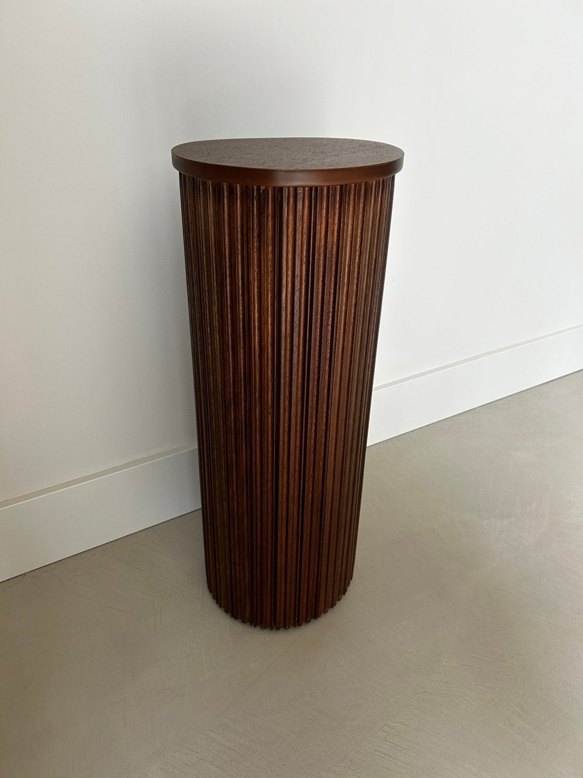 Piëdestal H&M home, 66 cm hoog, bruin, walnoot, zuil, pilaar, Huis en Inrichting, Woonaccessoires | Zuilen en Pilaren, Ophalen of Verzenden