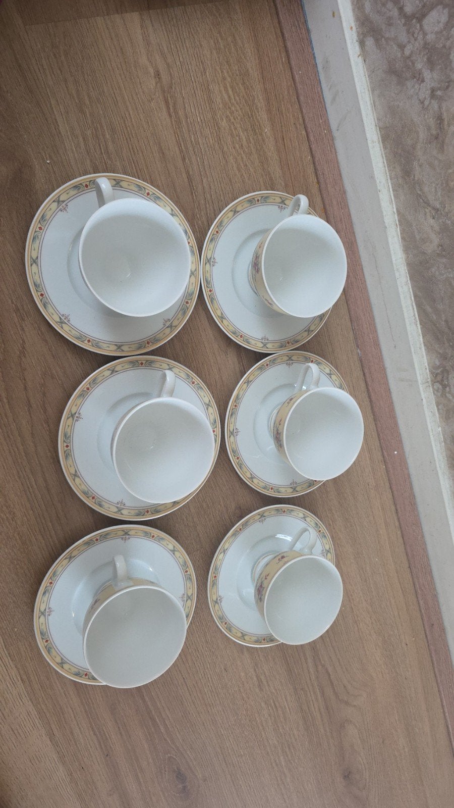 HW Servies: 6 Kopjes en Schotels met Bloemmotief, Overige merken, Klassiek, Onbekend, Ophalen of Verzenden